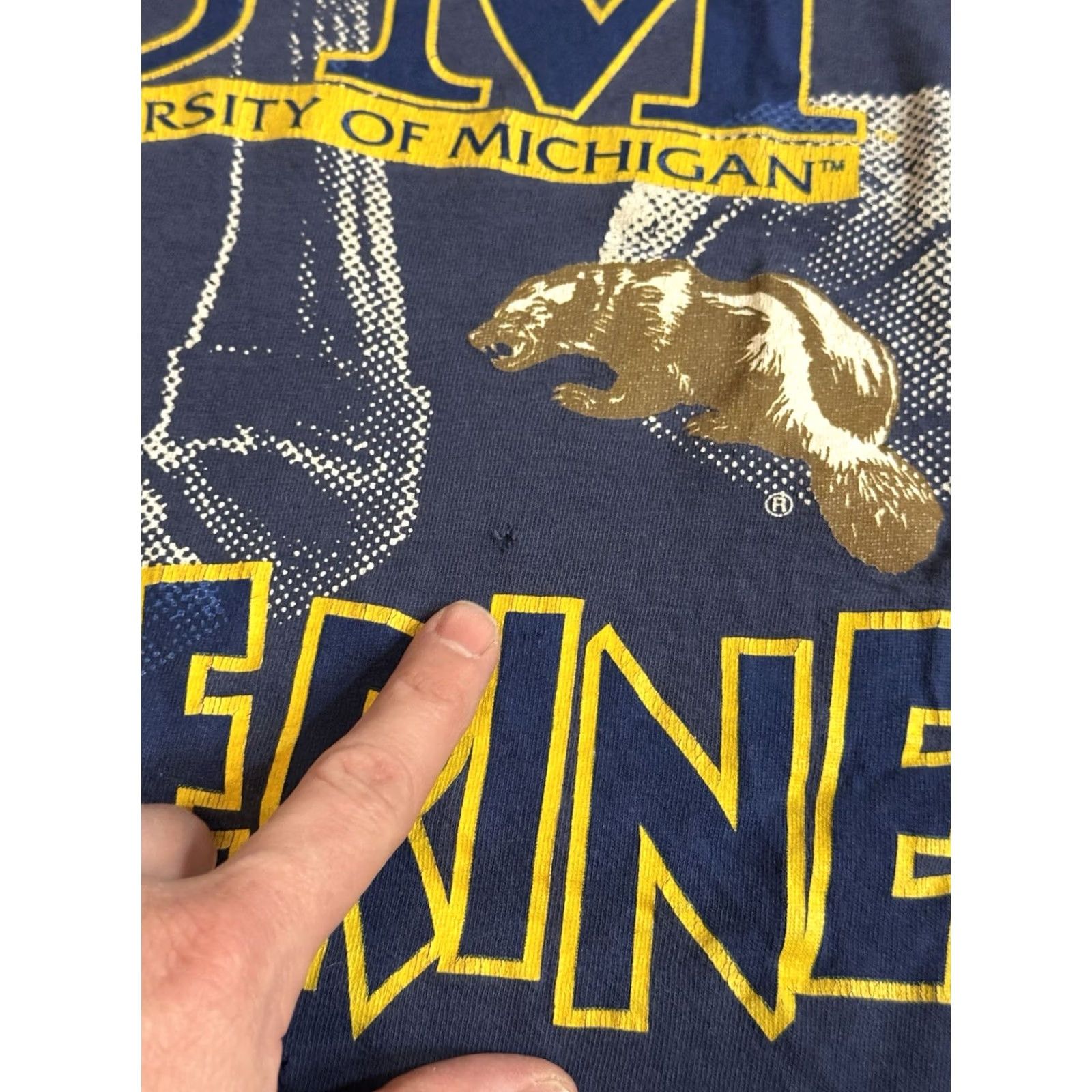 Vintage VINTAGE 90s University Of Michigan Wolverines Basketball T Shirt L Blue Cotton Graphic Print Crew Neck Men Size US L / EU 52-54 / 3 - 5 Thumbnail