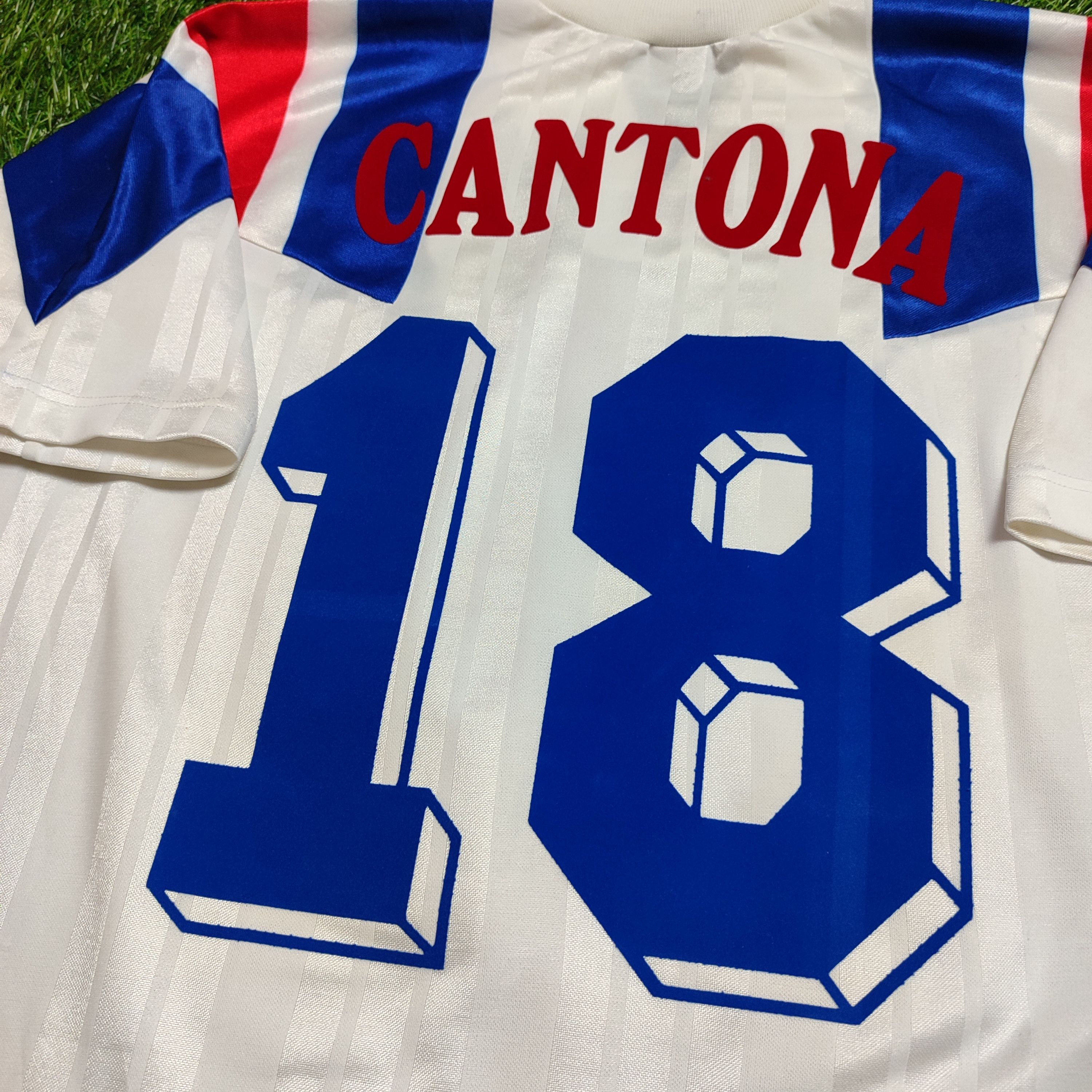 R15 古着92-94 adidasフランス代表 パパン　カントナ　デシャン 1992/94 Cantona #18 France Vintage adidas Home Football Shirt (L