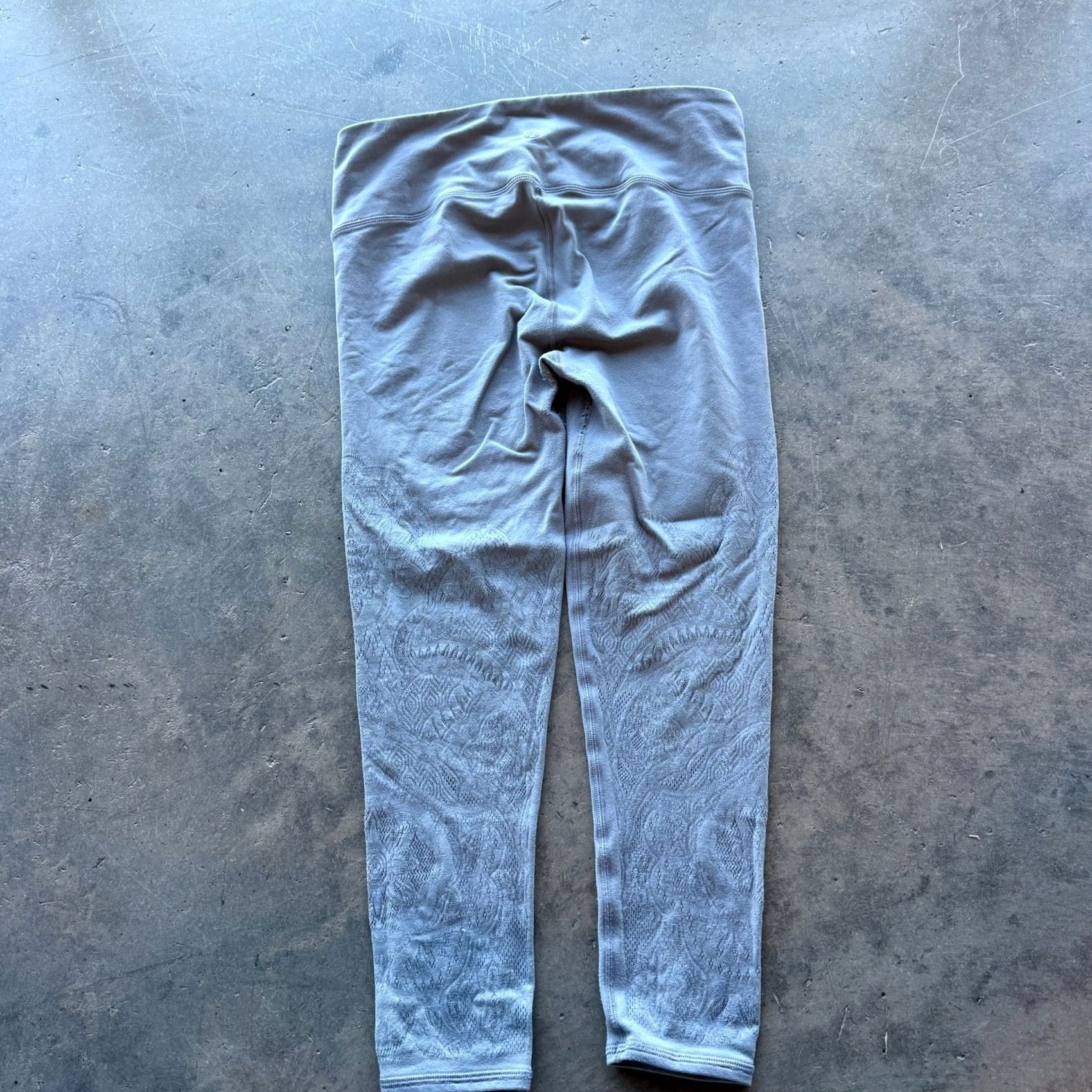 Lululemon VINTAGE Lululemon Reveal Tight Zen Expression Gray Crop Athletic Yoga Women's 10 Womens Crop Size ONE SIZE - 2 Thumbnail