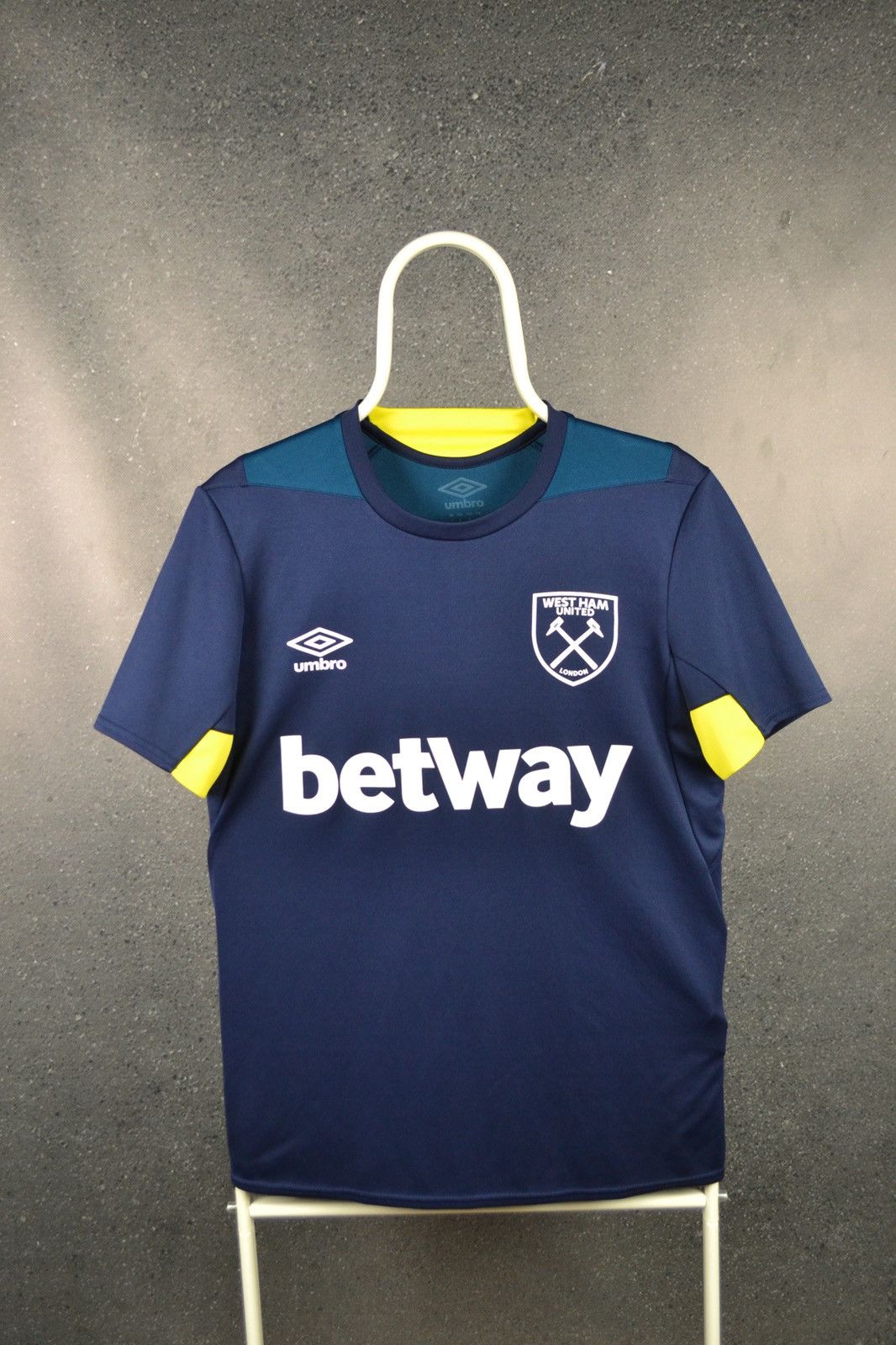 Umbro West Ham United Training Football Shirt Umbro Soccer Jersey Size US S / EU 44-46 / 1 - 1 Thumbnail