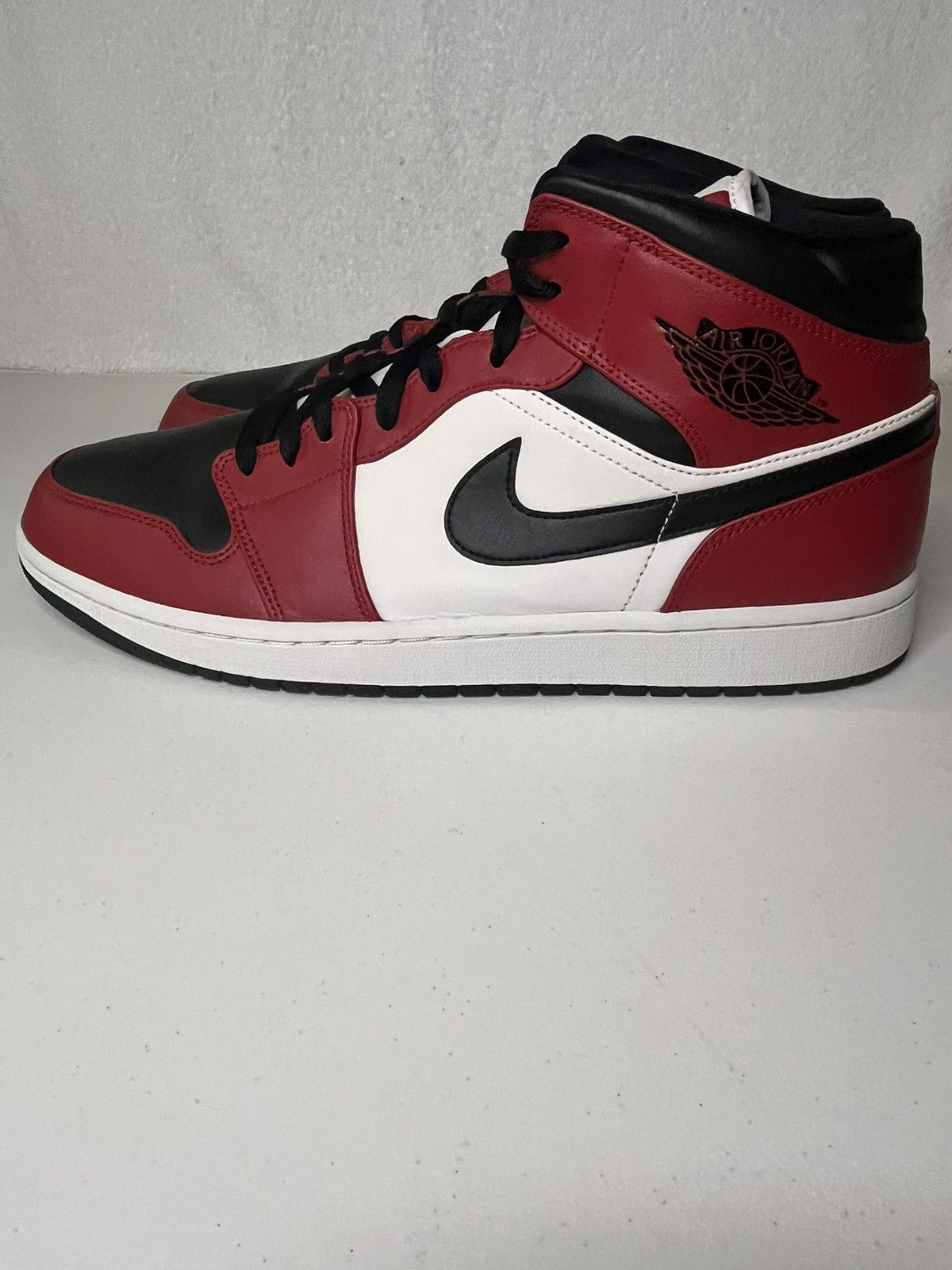 Nike Nike Air Jordan 1 Mid Chicago Black Toe Size 14 Size US 14 / EU 47 - 5 Thumbnail