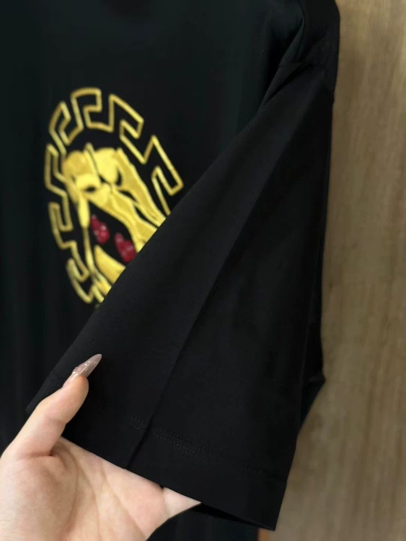 Versace Versace Black portrait embroidered with short sleeves Size L / US 10 / IT 46 - 4 Thumbnail