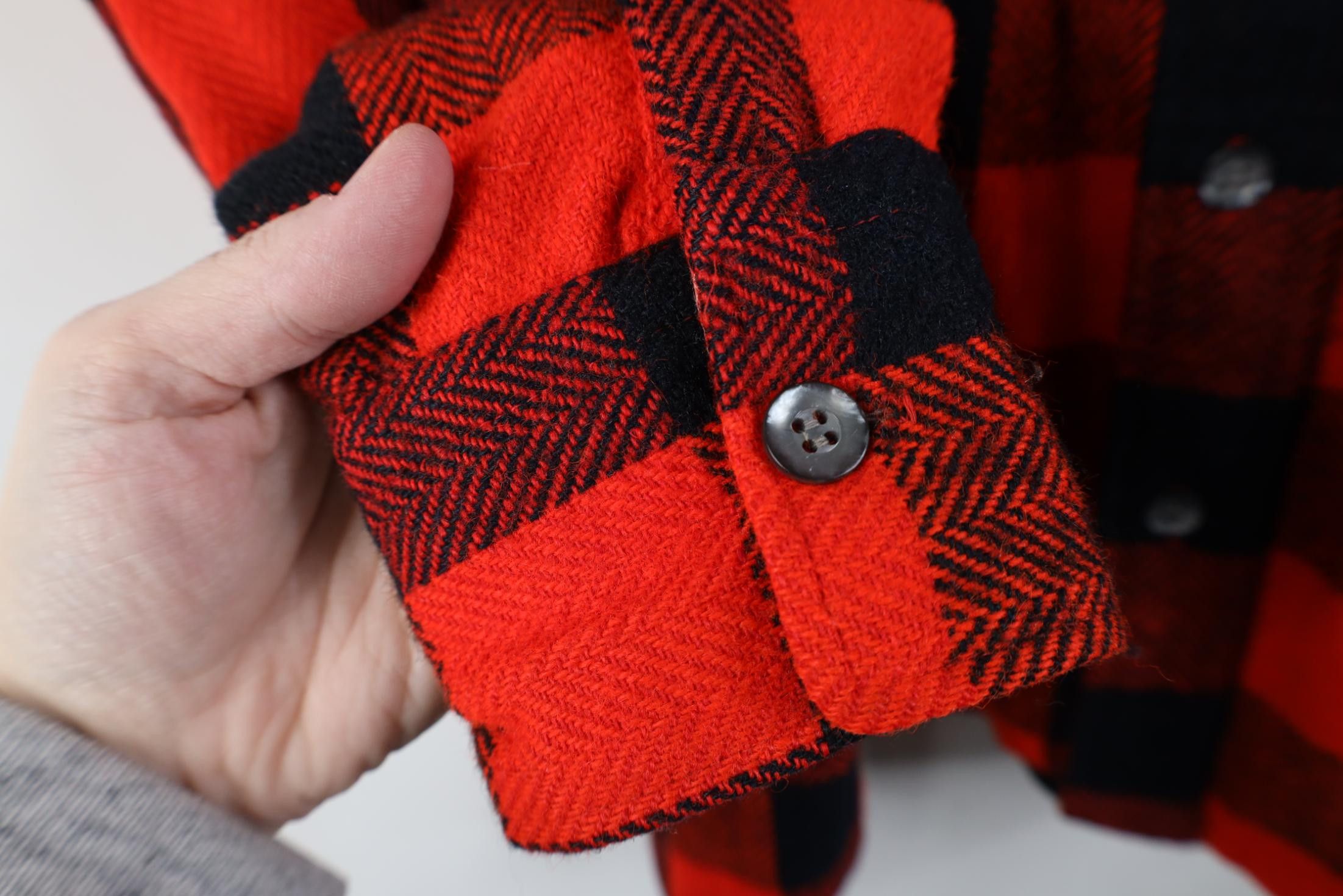 Vintage Vintage 70s Streetwear Plaid Knit Board Button Shirt Red Size US S / EU 44-46 / 1 - 5 Thumbnail