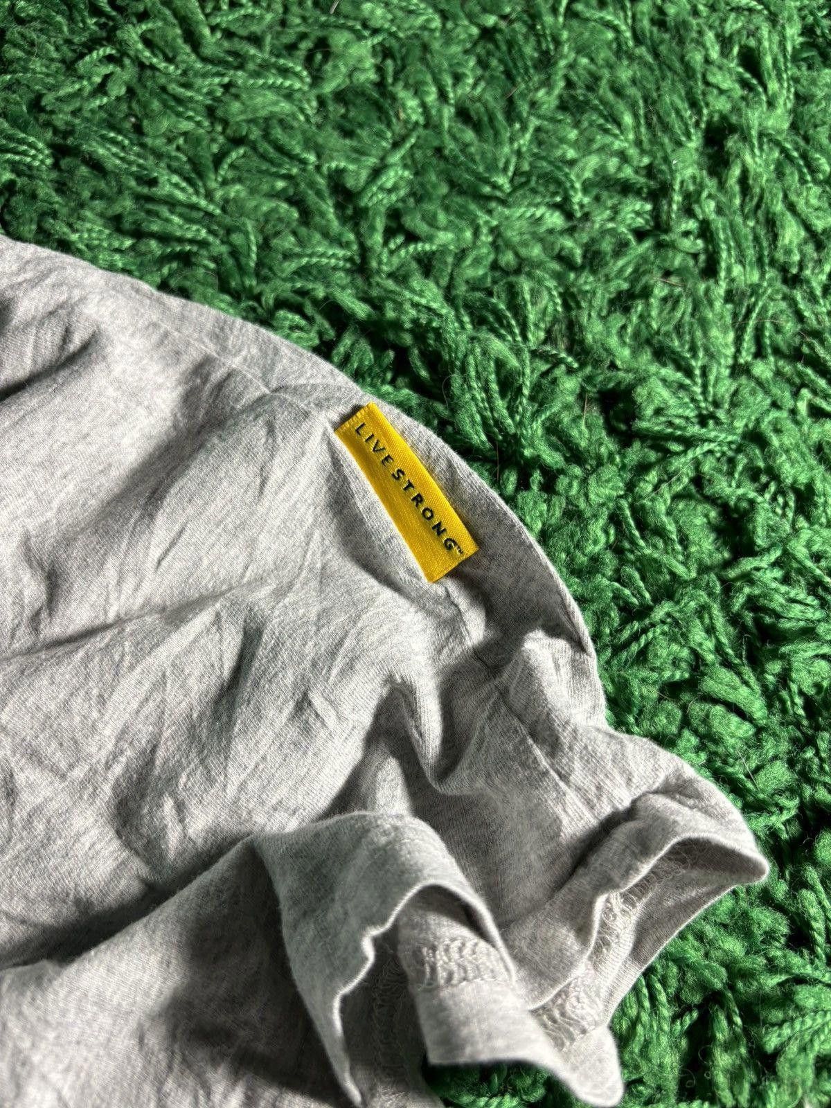 Nike 2010s Nike “Livestrong” Tee Size US L / EU 52-54 / 3 - 5 Thumbnail