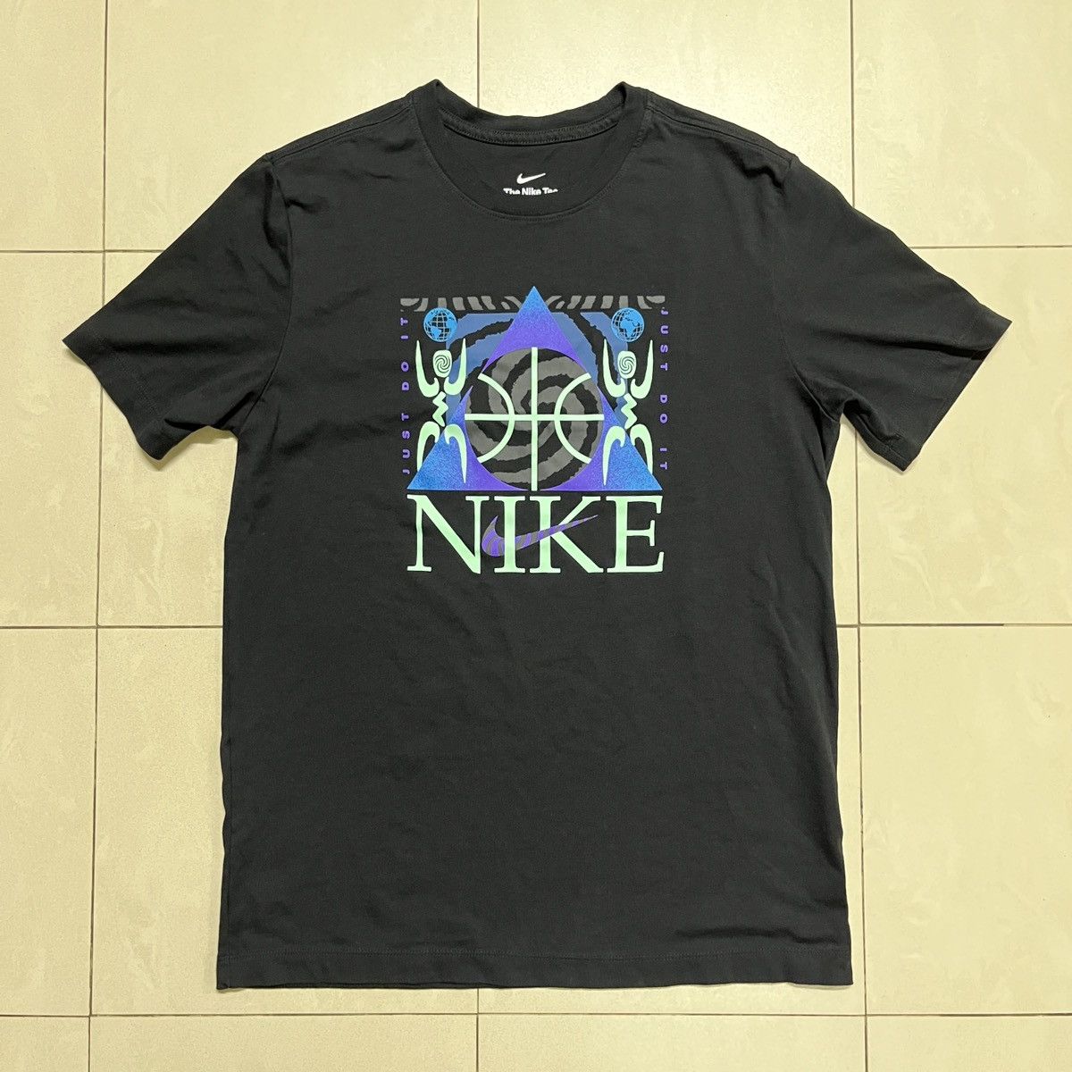 Nike Nike Neon Graphic T Shirt Size US M / EU 48-50 / 2 - 2 Thumbnail