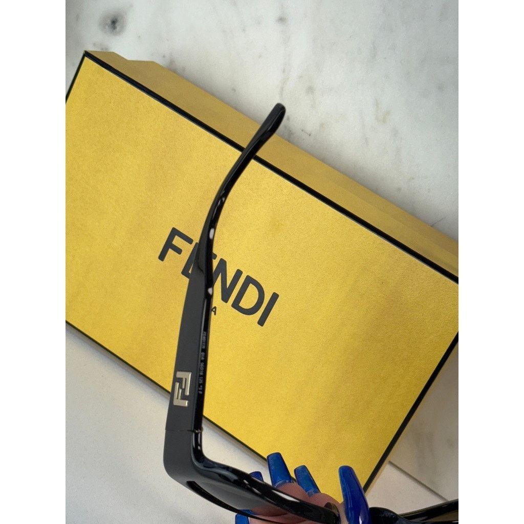 Fendi NEW Fendi FE40117I Black Wrap Shield Sunglasses Size ONE SIZE - 6 Thumbnail