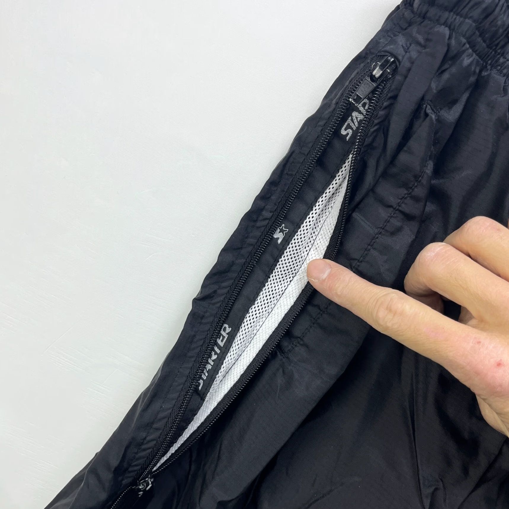 Starter VINTAGE Starter Track Pants Windbreaker Swishy Pants Large Black Mens Size US 33 - 4 Thumbnail