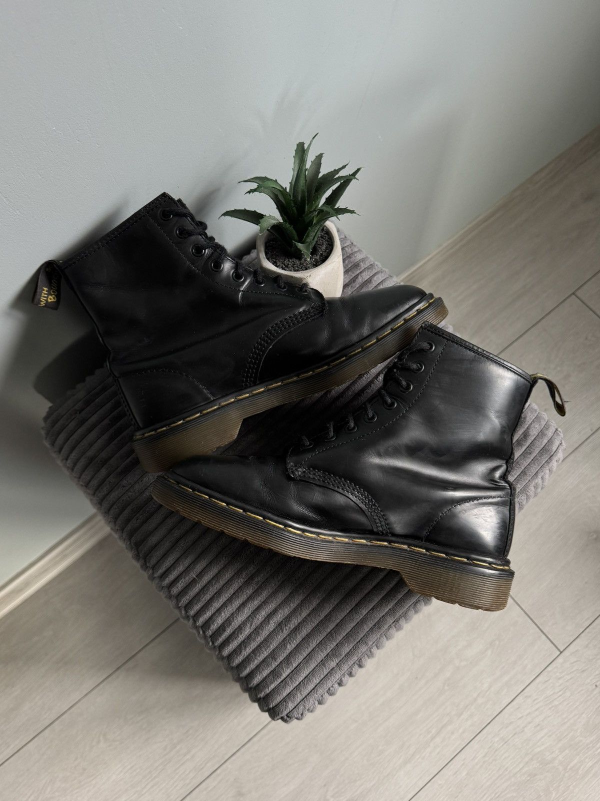 Dr. Martens Dr.Martens 1460 8 Eye Leather Boots Size US 10 / IT 40 - 1 Thumbnail