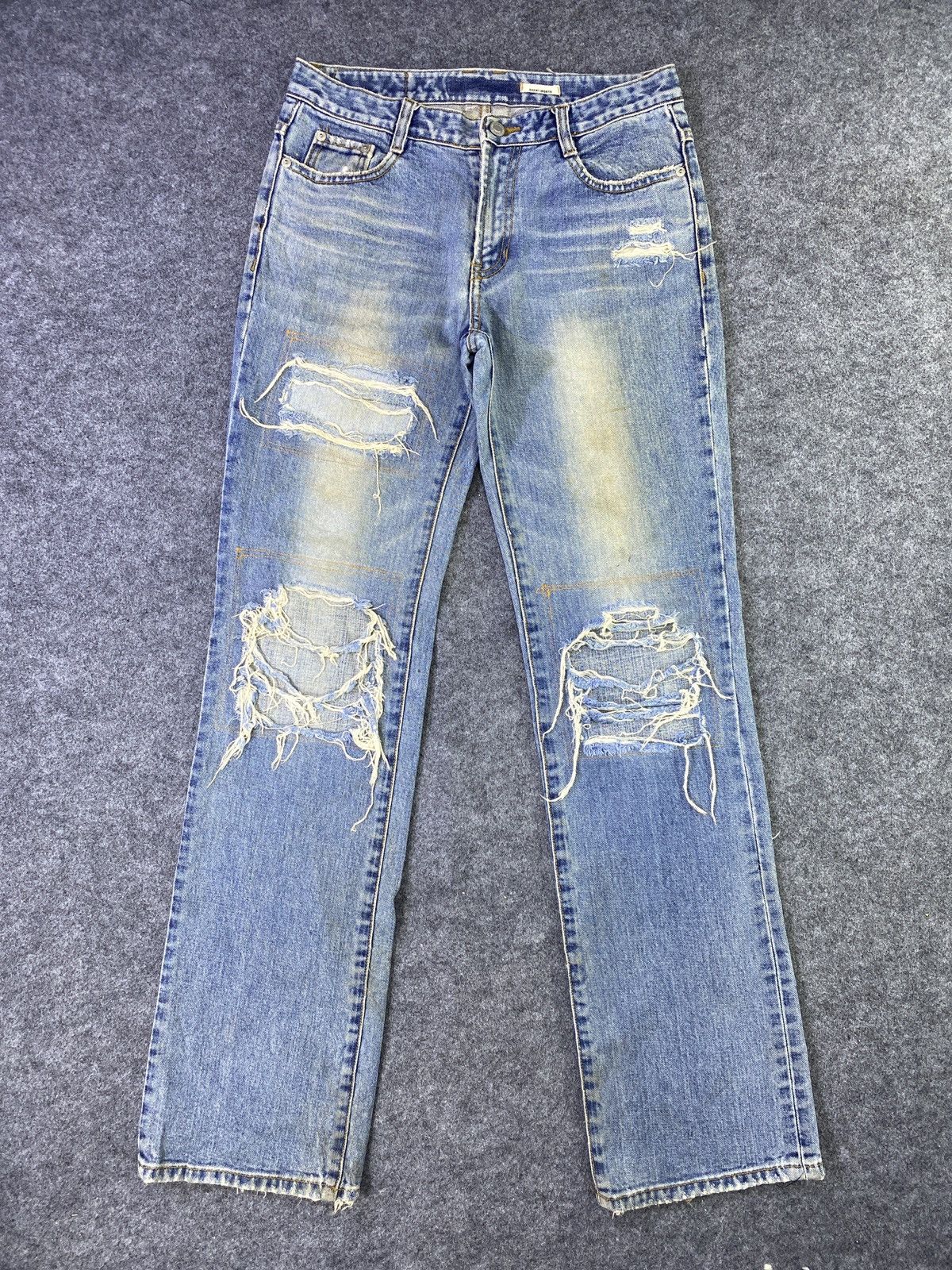 Hard Edge Distressed Blue Wash Jeans - J965