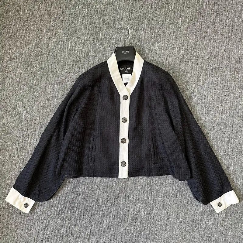 Chanel Chanel White and Black Wool Jacket 0089 Size S / US 4 / IT 40 - 1 Thumbnail