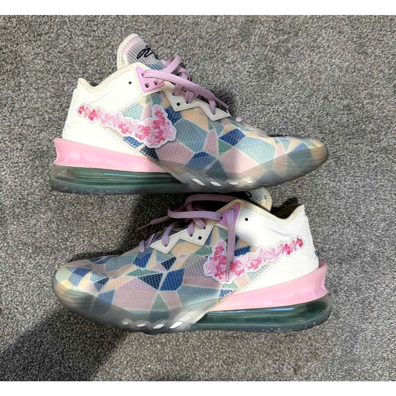 Nike Atmos Nike Lebron 18 low Sakura CV7562-101 Size 11 Size US 11 / EU 44 - 4 Thumbnail
