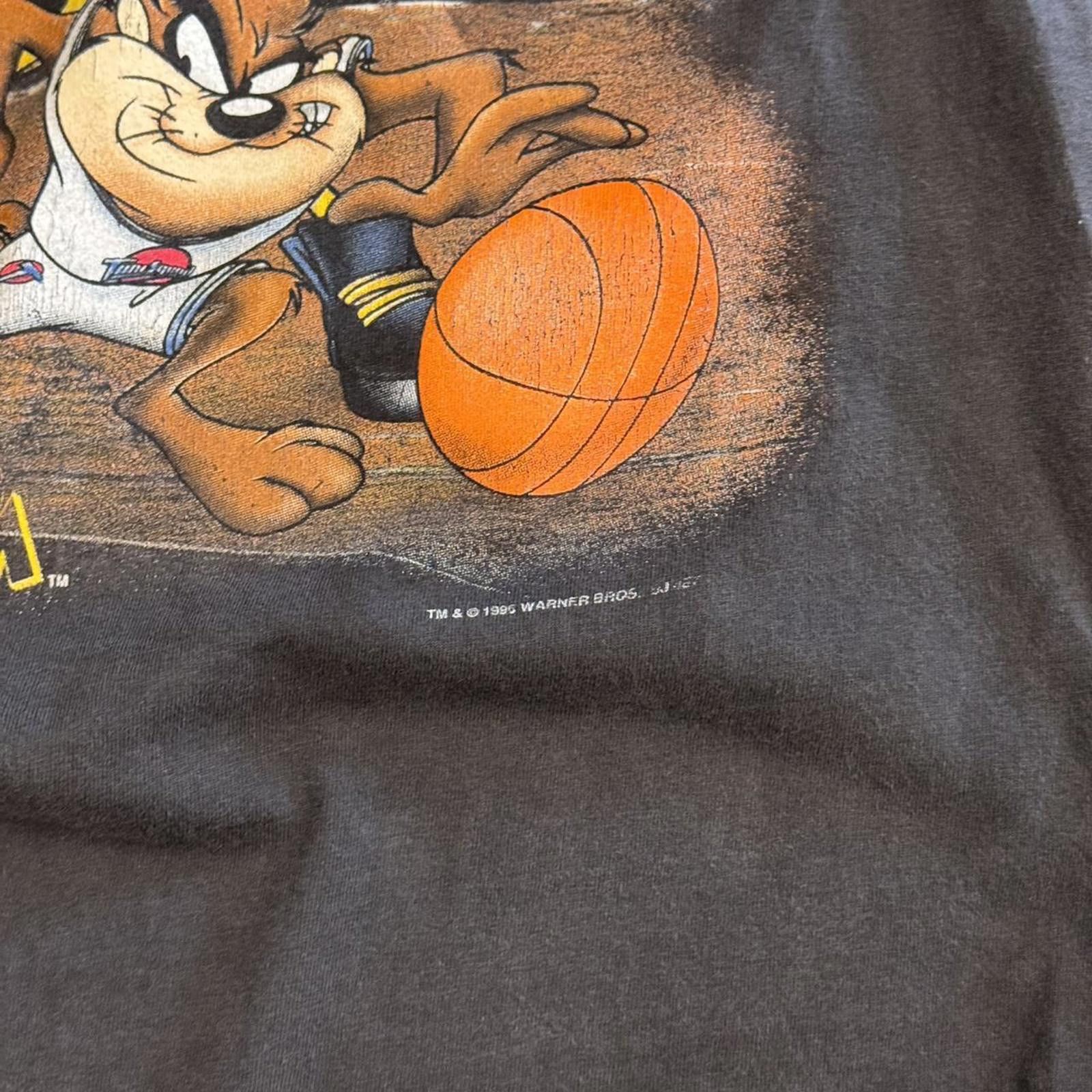 Vintage Vintage 1995 RARE PRINT Looney Tunes Space Jam Tee Size US L / EU 52-54 / 3 - 3 Thumbnail
