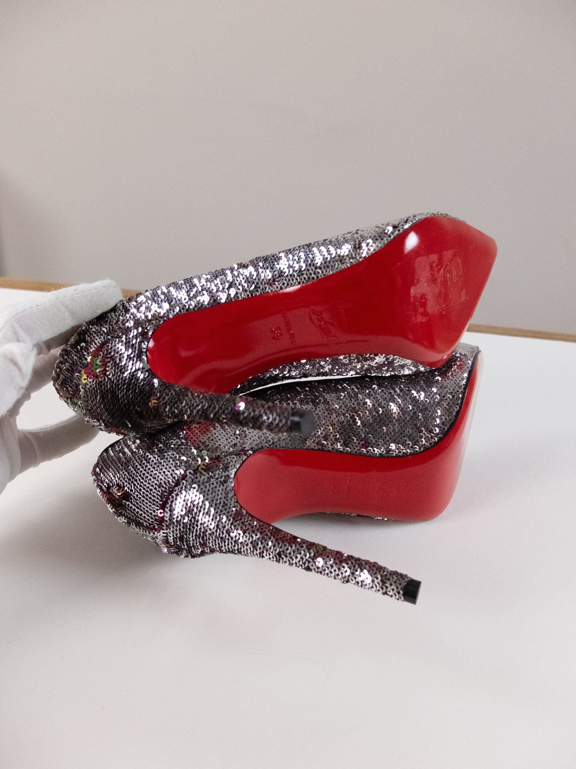 Christian Louboutin CHRISTIAN LOUBOUTIN Pigalle Follies silver sequin pumps 9 Size US 9 / IT 39 - 5 Thumbnail