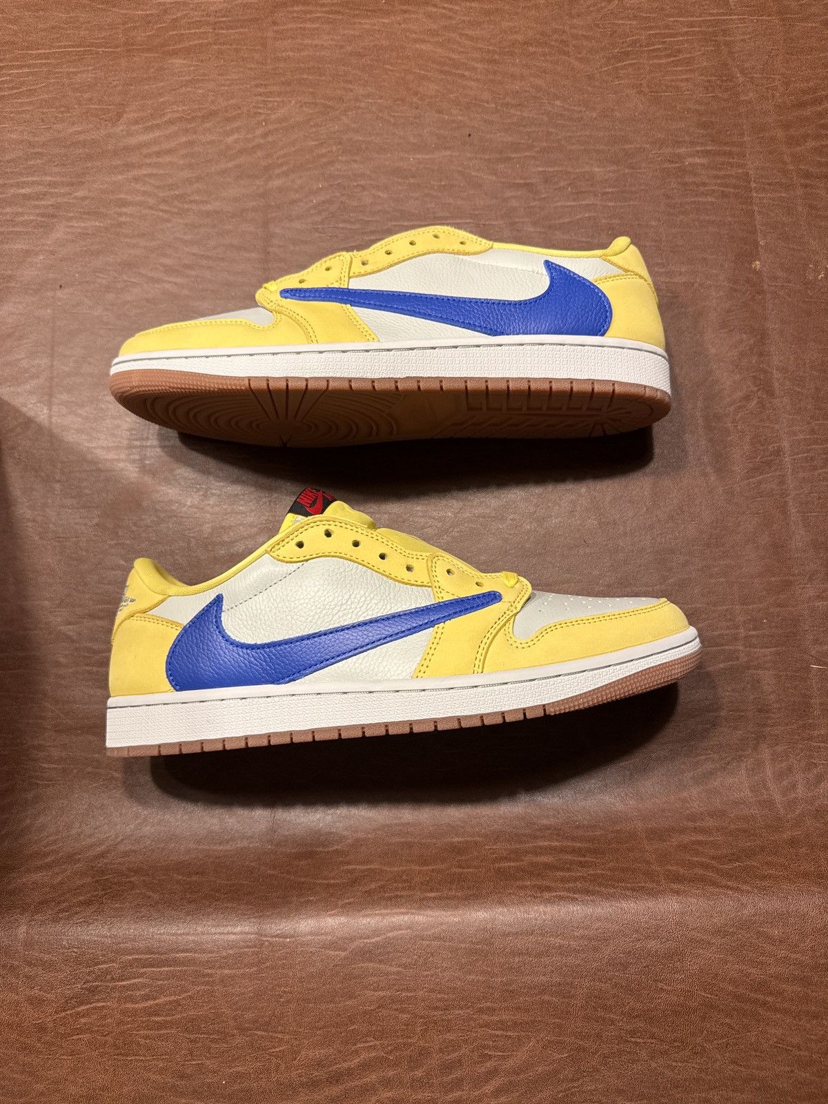 Nike travis low canary size 12.5 women Size US 12.5 / EU 45-46 - 4 Thumbnail