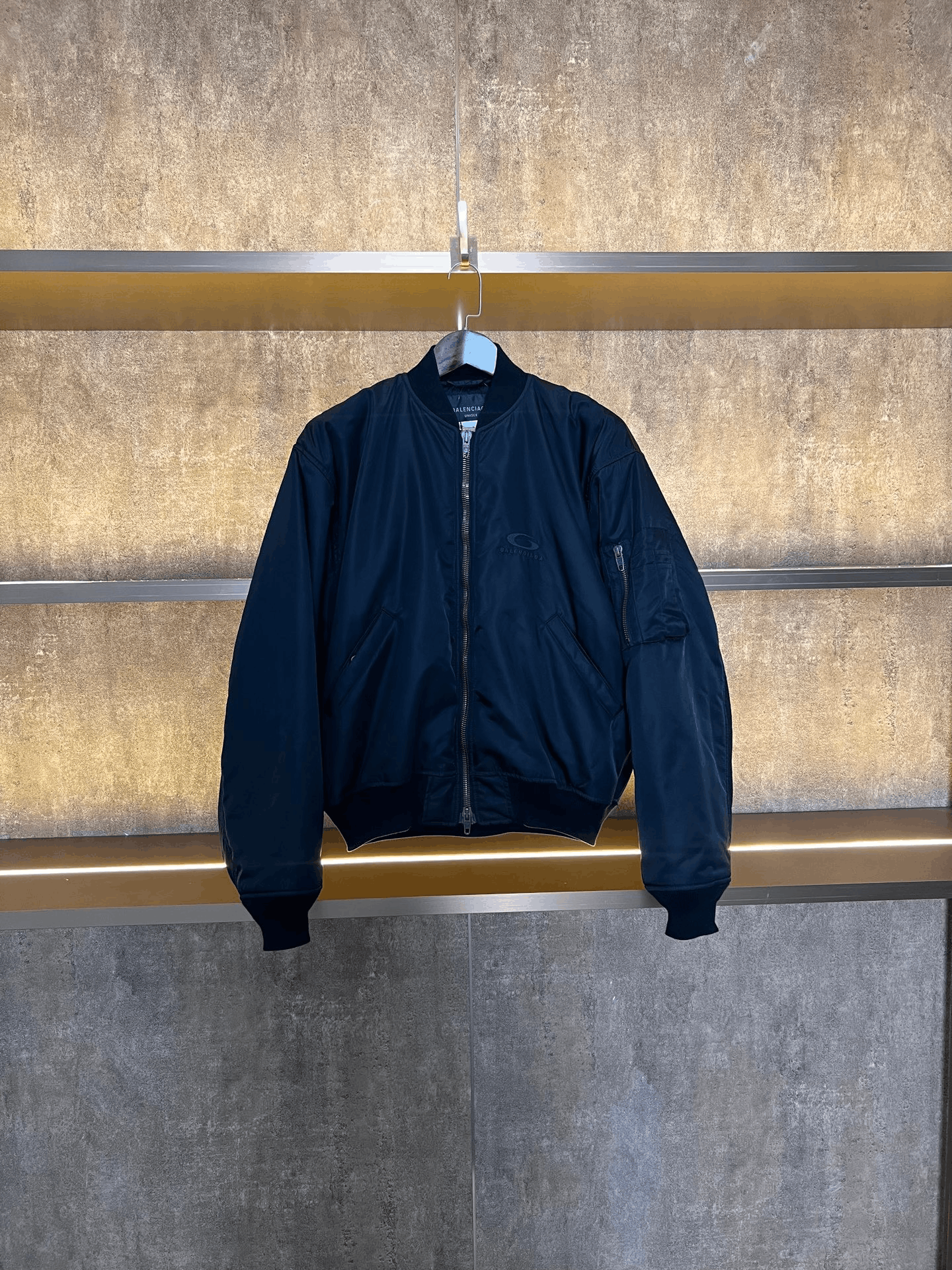 Balenciaga Balenciaga New Logo Bomber Jacket Size XS / US 0-2 / IT 36-38 - 1 Thumbnail
