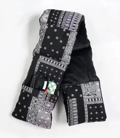 Japanese Brand Fashion hip hop bandana print puffer scarf with pocket Size ONE SIZE - 1 Thumbnail