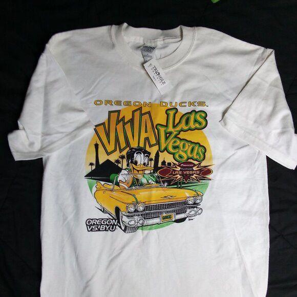 Gildan NWT Deadstock Oregon Ducks Viva Las Vegas Bowl 2006 T-Shirt Size US M / EU 48-50 / 2 - 2 Thumbnail