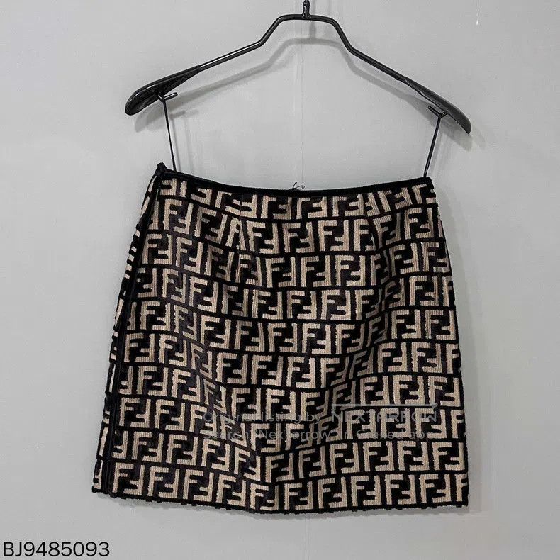 Fendi Fendi Monogrammed Embossed Short Pants Size 26" / US 2 / IT 38 - 2 Thumbnail