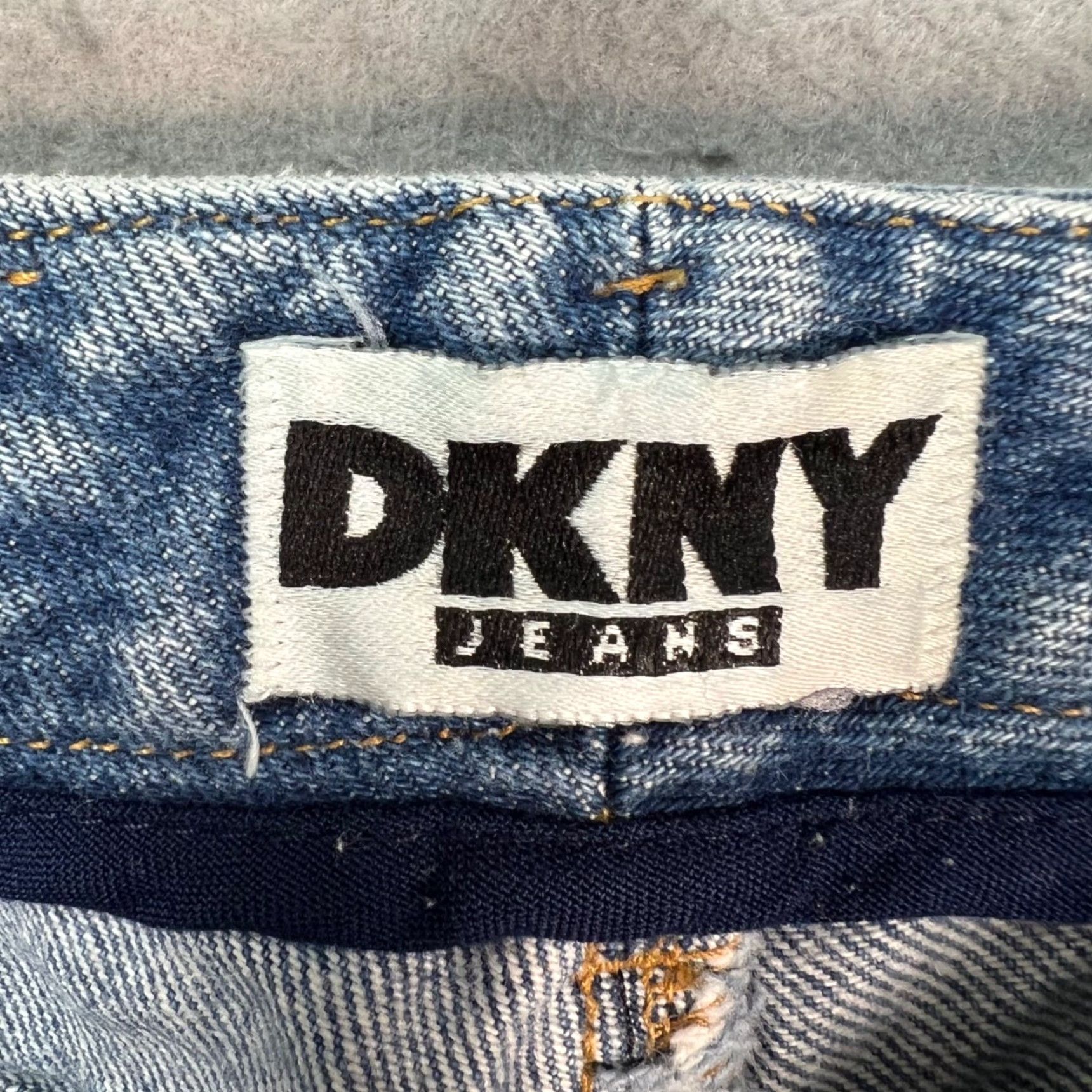 DKNY VINTAGE DKNY Womens Jeans Denim Blue 5-Pocket Tapered Mid Rise 26in Waist 25in Inseam Size 2 Light Distressed Size 26" / US 2 / IT 38 - 3 Thumbnail