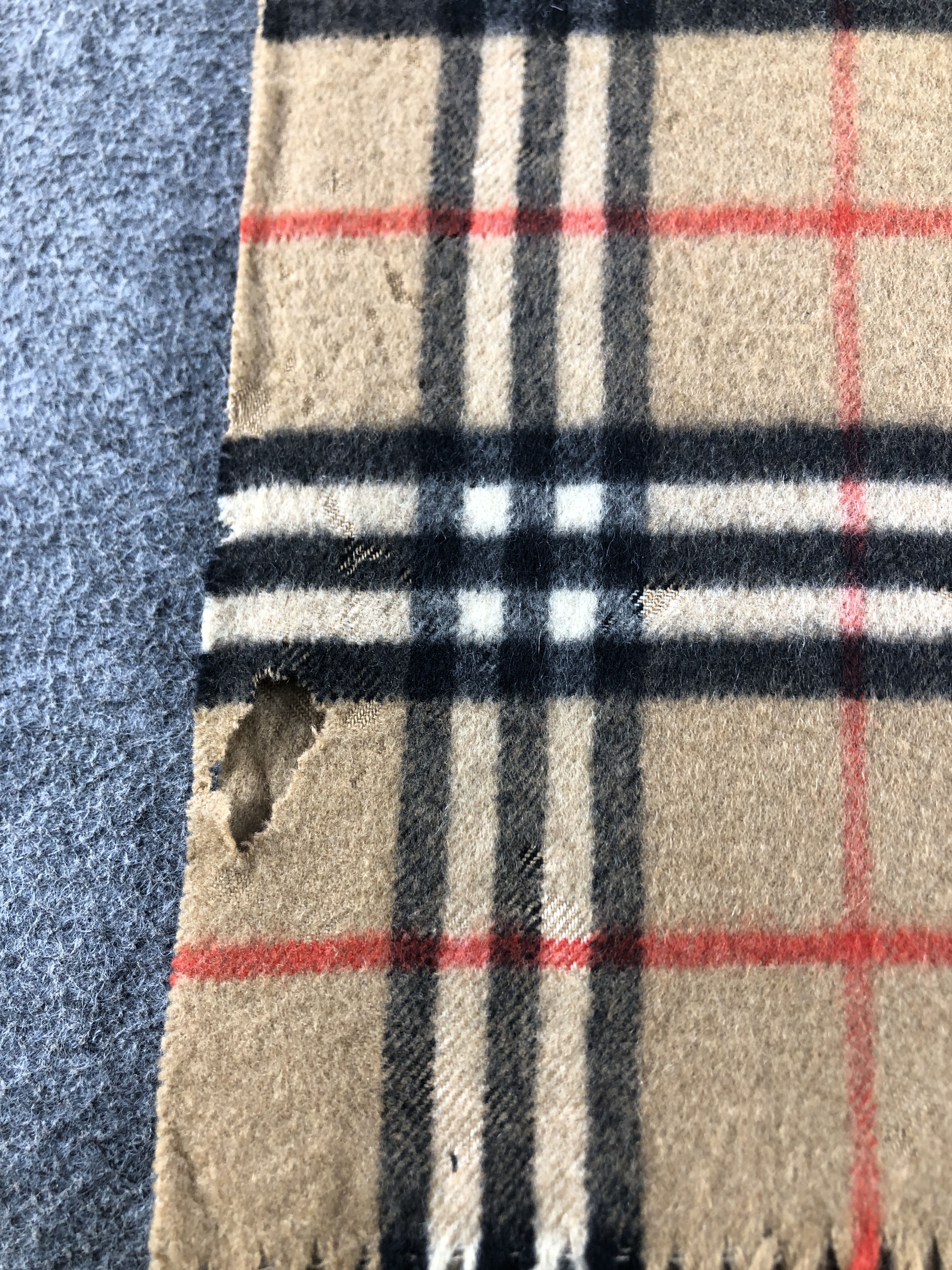Burberry Burberrys Pure Cashmere Scarf / Muffler / Neckwear P776 Size ONE SIZE - 10 Thumbnail