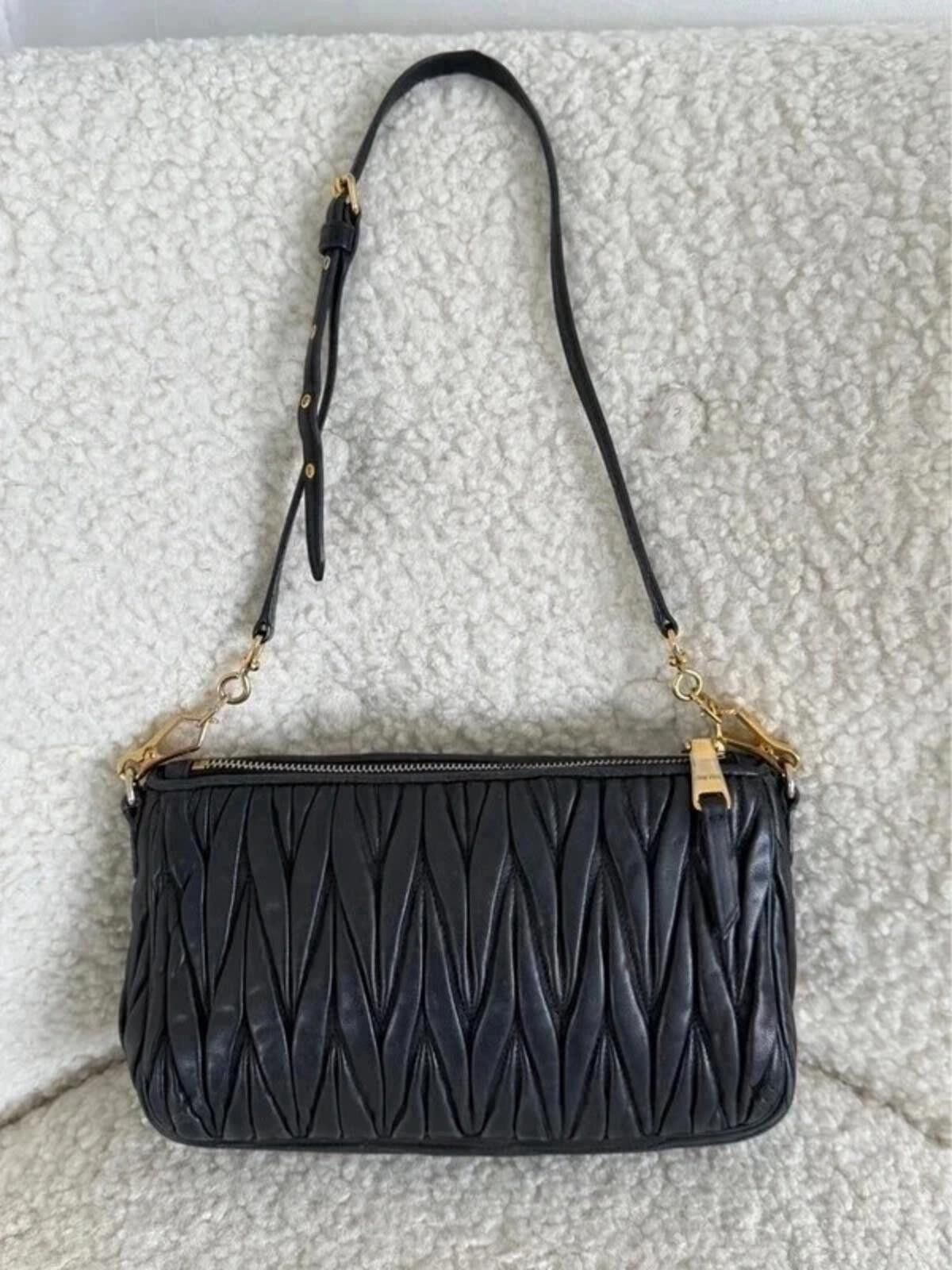 Miu Miu Miu Miu matelassé leather shoulder bag in black Size ONE SIZE - 8 Thumbnail