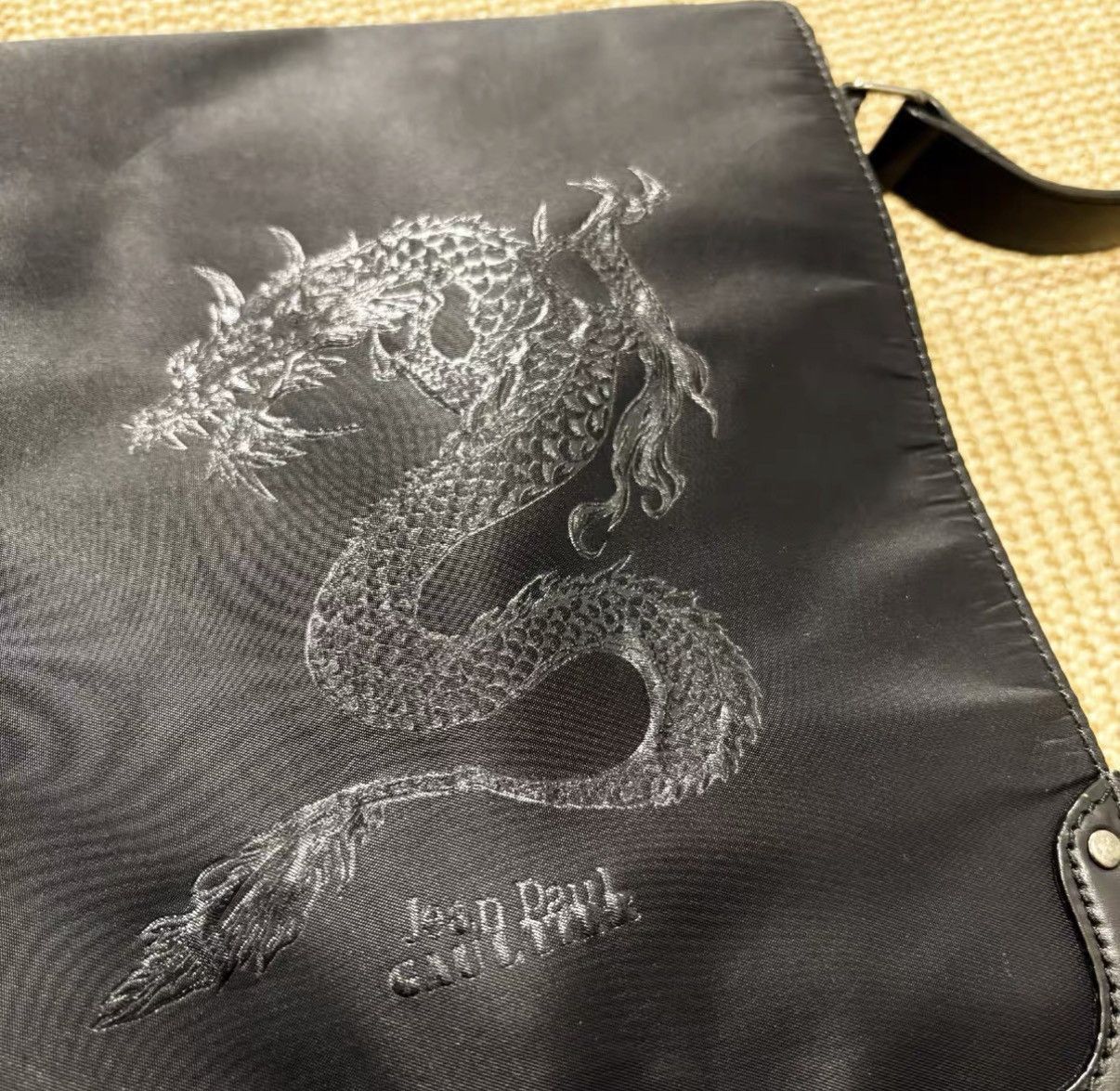 Jean Paul Gaultier Jean Paul Gaultier Dragon Pattern Corner Messenger Bag J29 Size ONE SIZE - 5 Thumbnail