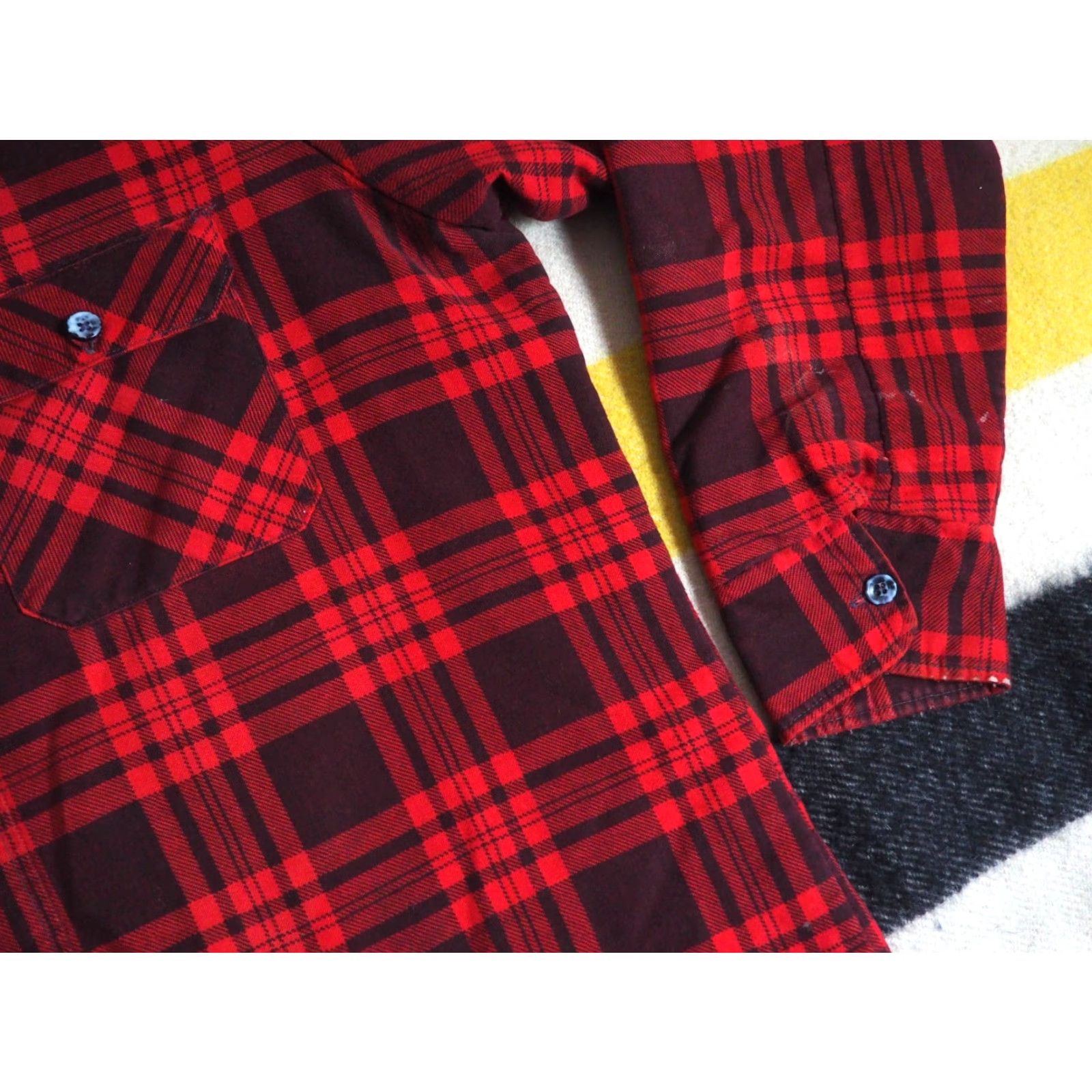 Sears VTG Sears Fieldmaster Red Black Grunge Printed Quilted Flannel Shirt Mens XL Size US XL / EU 56 / 4 - 6 Thumbnail