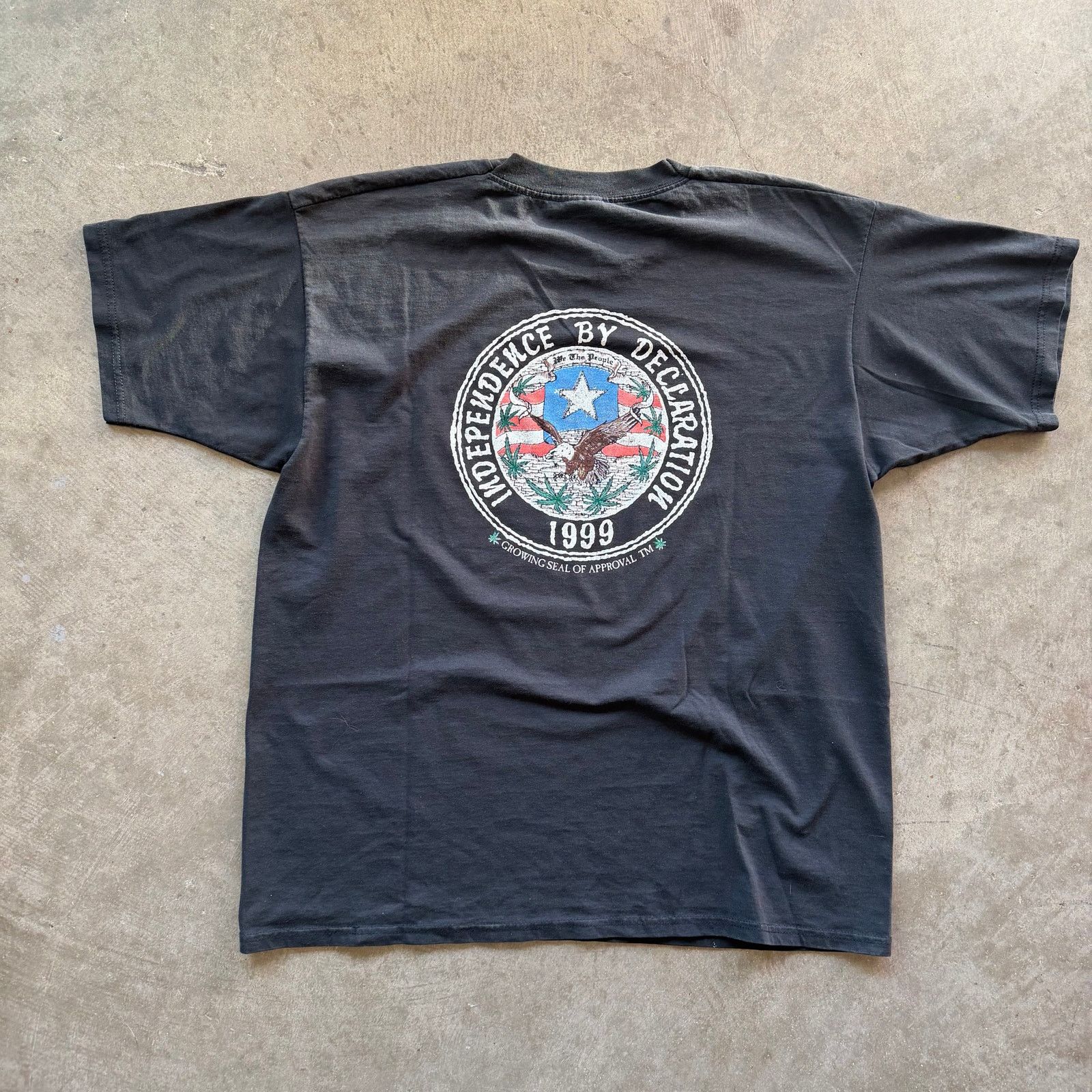 Fruit Of The Loom Vintage Harsh Marijuana Tee Size US XL / EU 56 / 4 - 2 Thumbnail