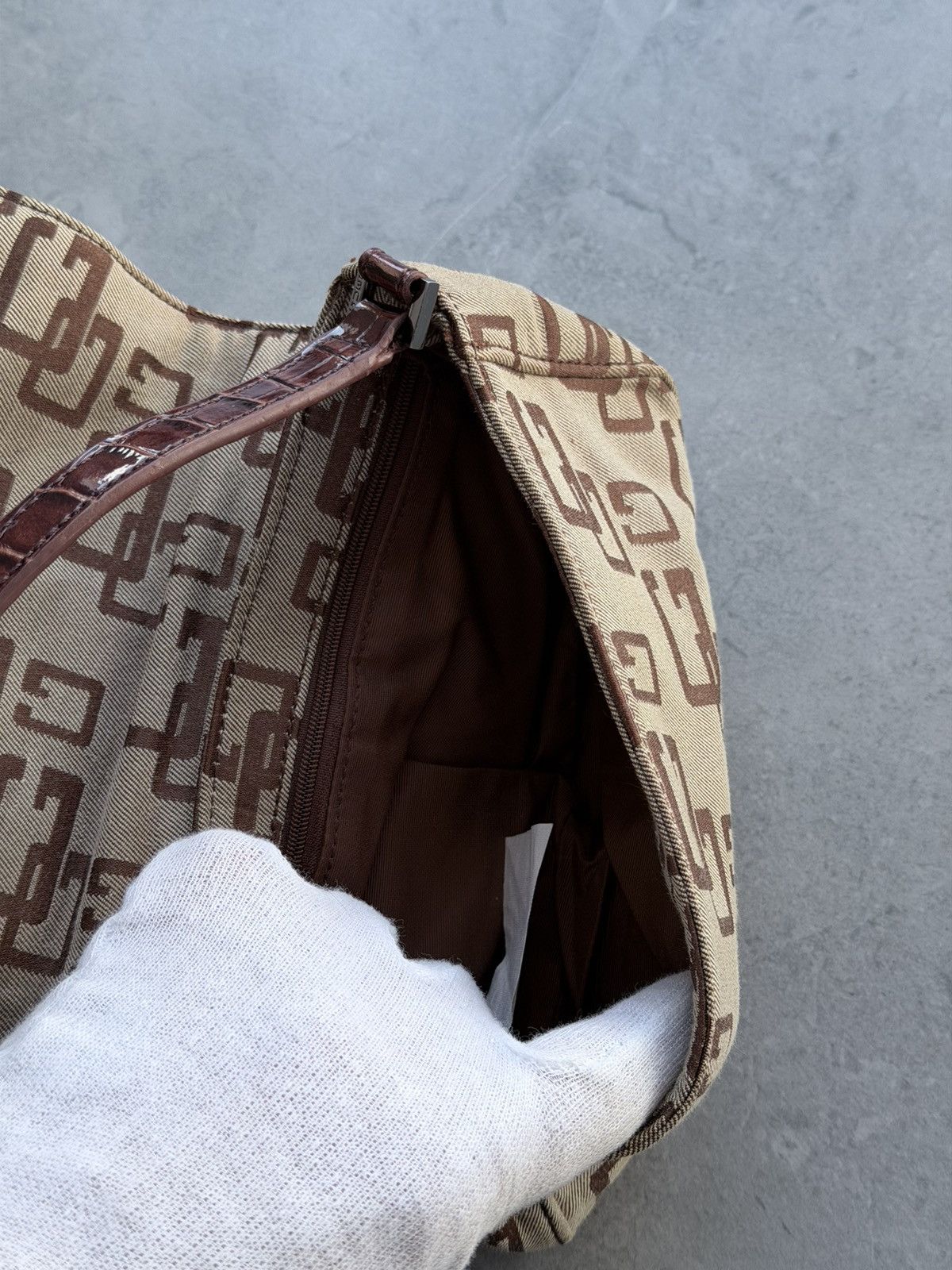 Guess 2000S Y2K Guess Baguette Shoulder Bag Size ONE SIZE - 7 Thumbnail