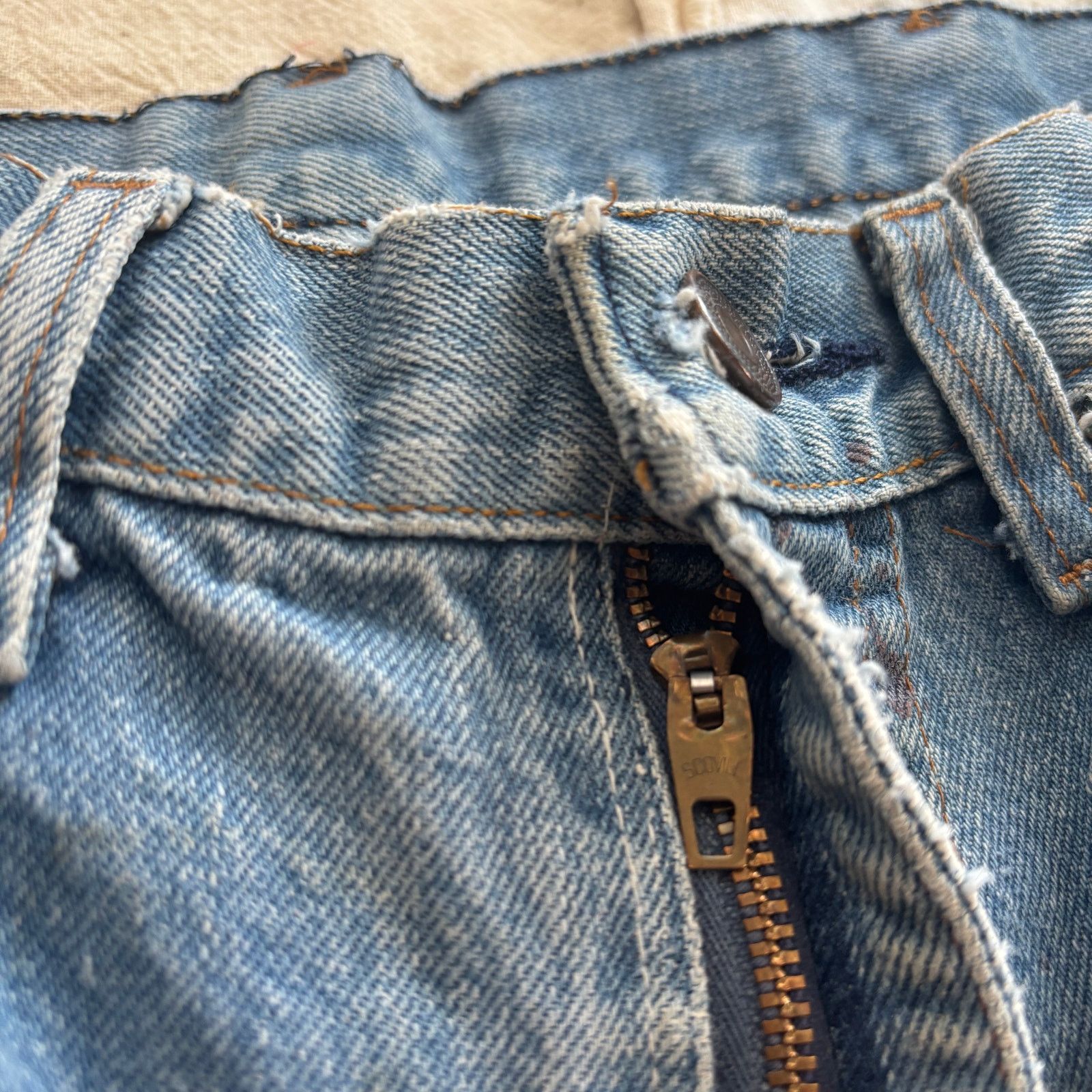 Vintage Vintage 1970s Faded Distressed Blue Jeans Repairs 28x30 Size 28" / US 6 / IT 42 - 2 Thumbnail