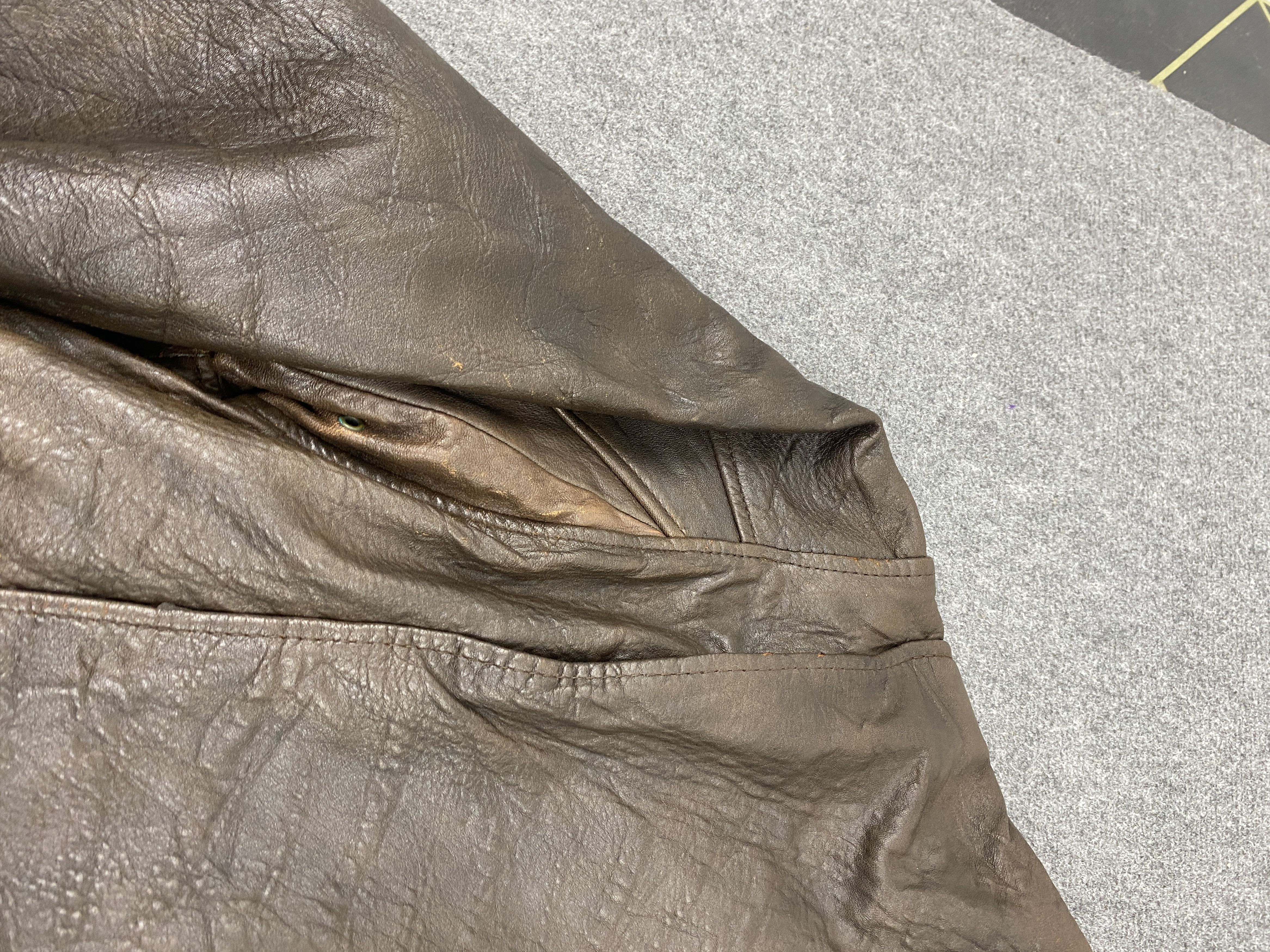 Vintage Vintage Military Flight Jacket Bomber Leather Jacket MJ0073Z Size US L / EU 52-54 / 3 - 14 Thumbnail