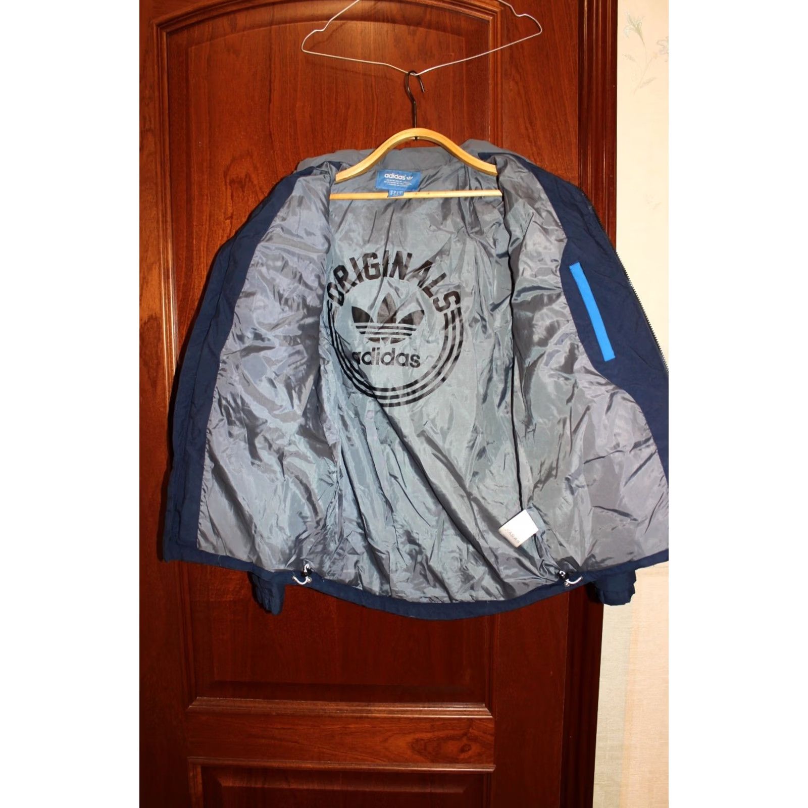 Adidas VINTAGE Adidas Originals Blue Padded jacket - size M - Unisex Adults - Track Jacket - Blue - Regular fit - Long Sleeve - Zip - All Seasons - 30 Size US M / EU 48-50 / 2 - 5 Thumbnail
