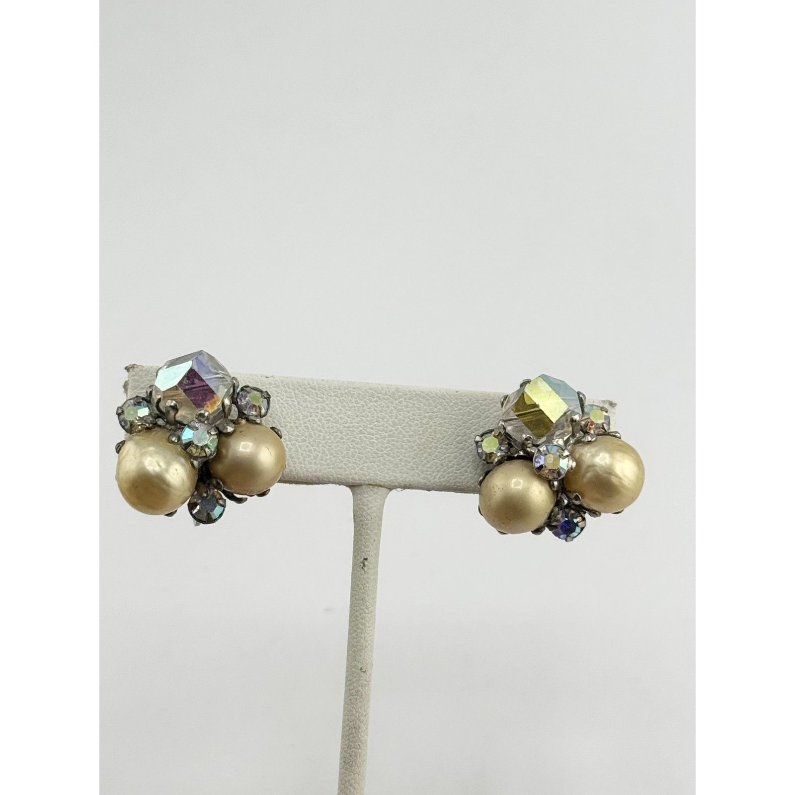 Vintage Vintage Vogue rhinestone crystal pearl cluster earrings Size ONE SIZE - 4 Thumbnail