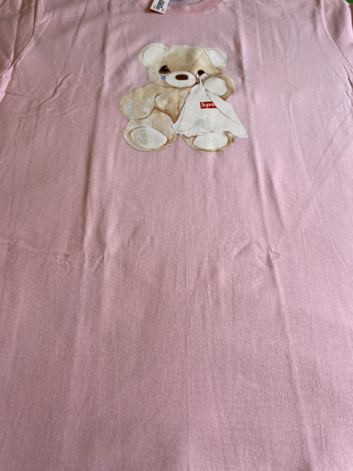 アイドル Supreme Bear Tee \"Light Pink\"M size M Supreme Bear Tee 2025 light pink teddy cry tears peluche