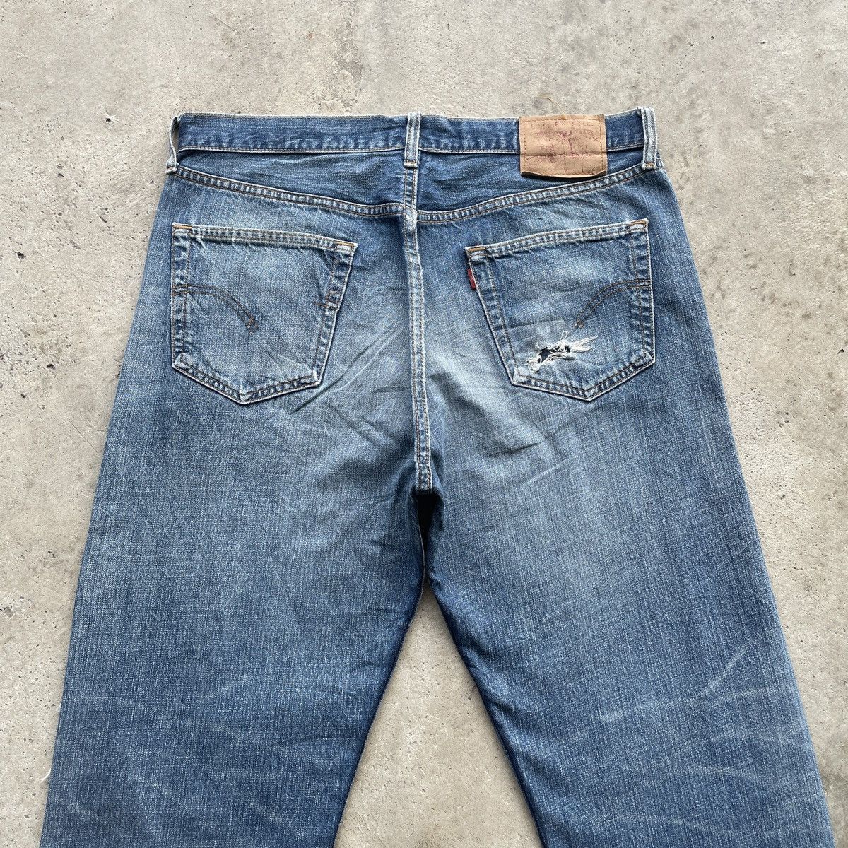 Levi's Vintage Clothing Vintage Levi’s 501 Ripped Faded Distressed Jeans Pants Denim Size US 35 - 12 Thumbnail
