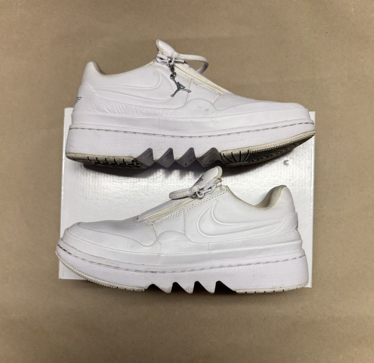 Jordan Brand Nike Air Jordan 1 Jester XX Low White Women’s size 7.5 Rare! Size US 7.5 / IT 37.5 - 1 Thumbnail