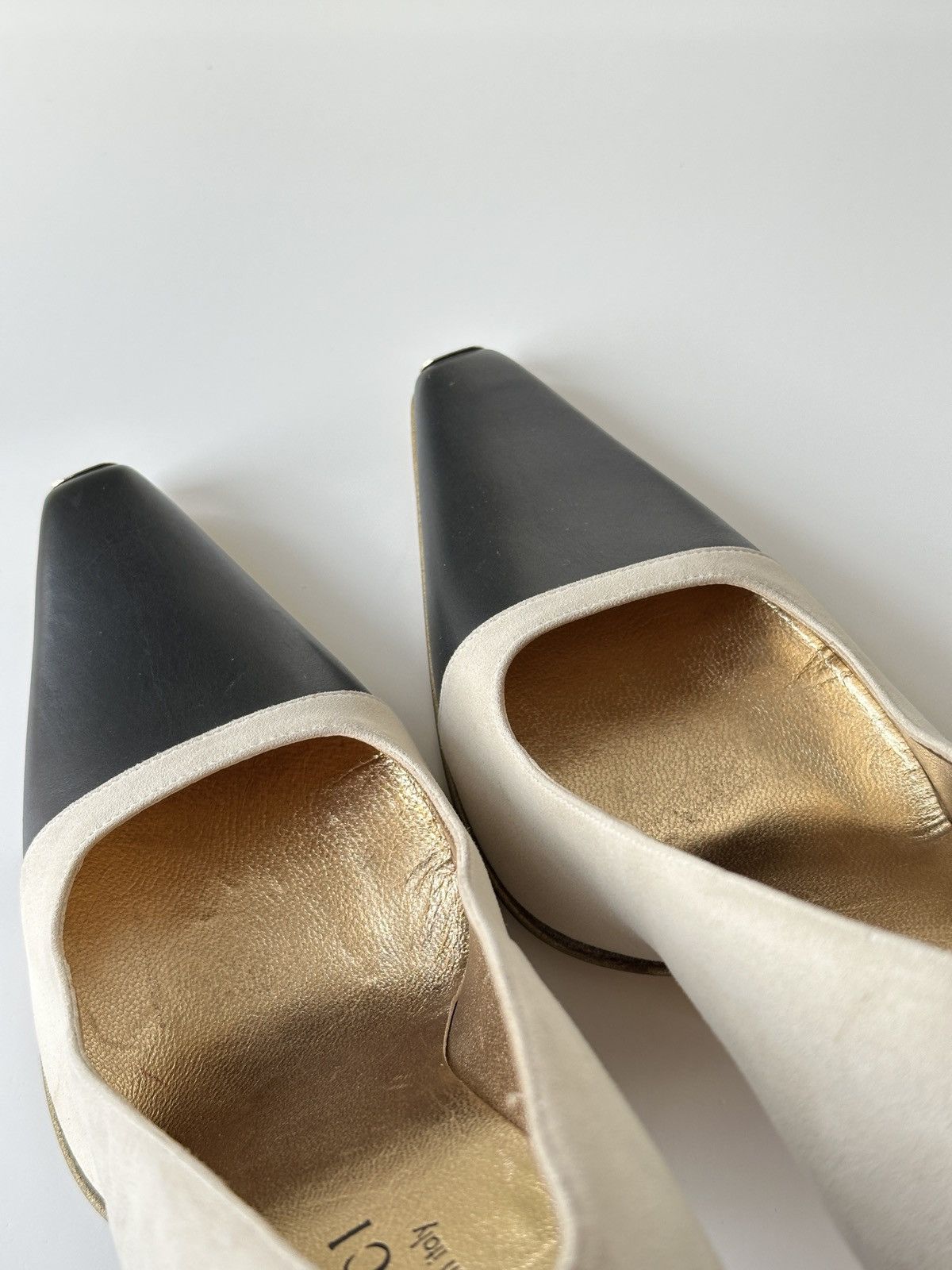 Gucci Gucci Nubuck Beige Black Metal Toe Heels Size 38 US 8 Size US 8 / IT 38 - 9 Thumbnail