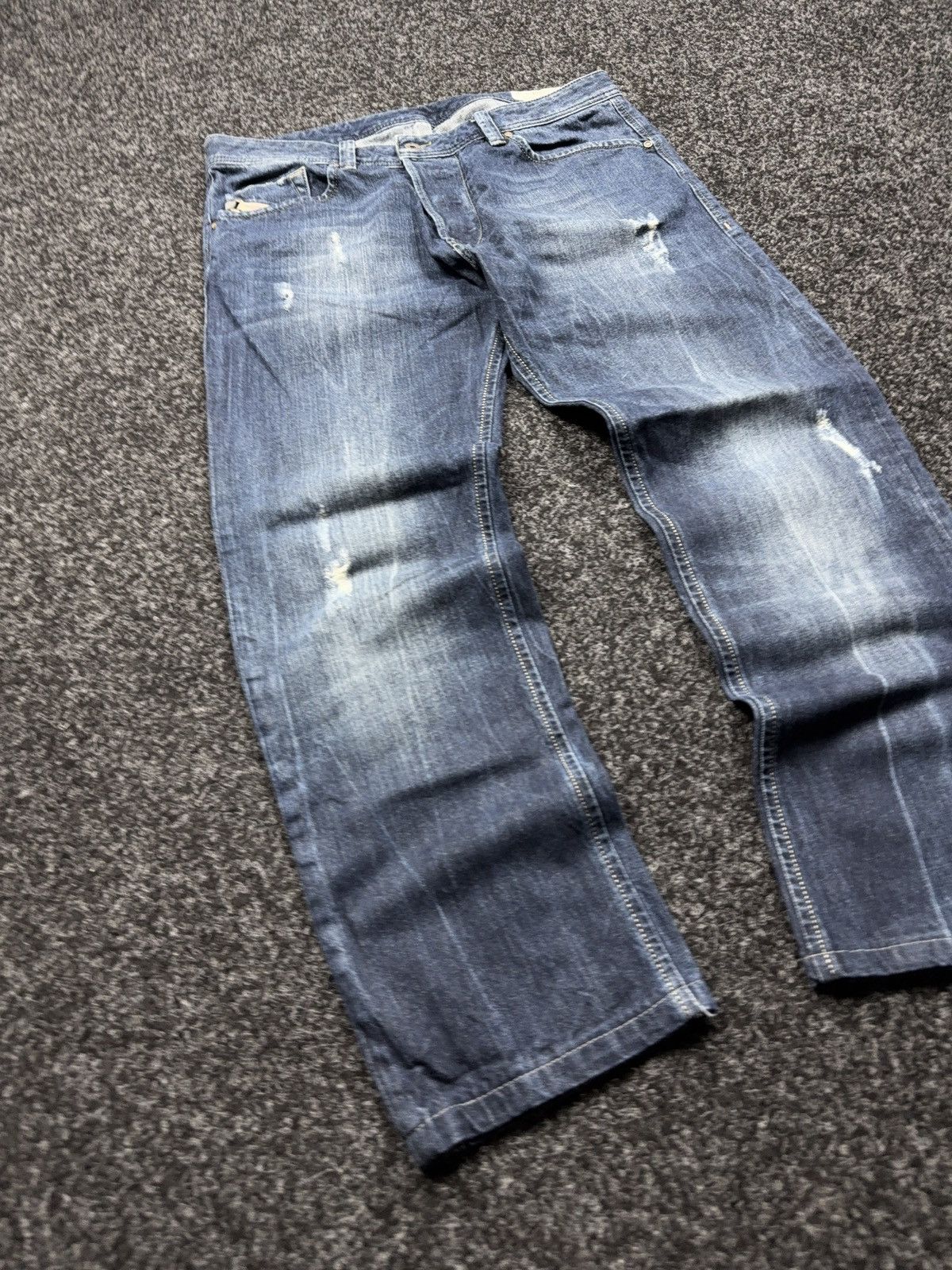Diesel Luxury 00s Diesel Darron Distressed Y2K Slim Tapered Jeans Size US 33 - 2 Thumbnail