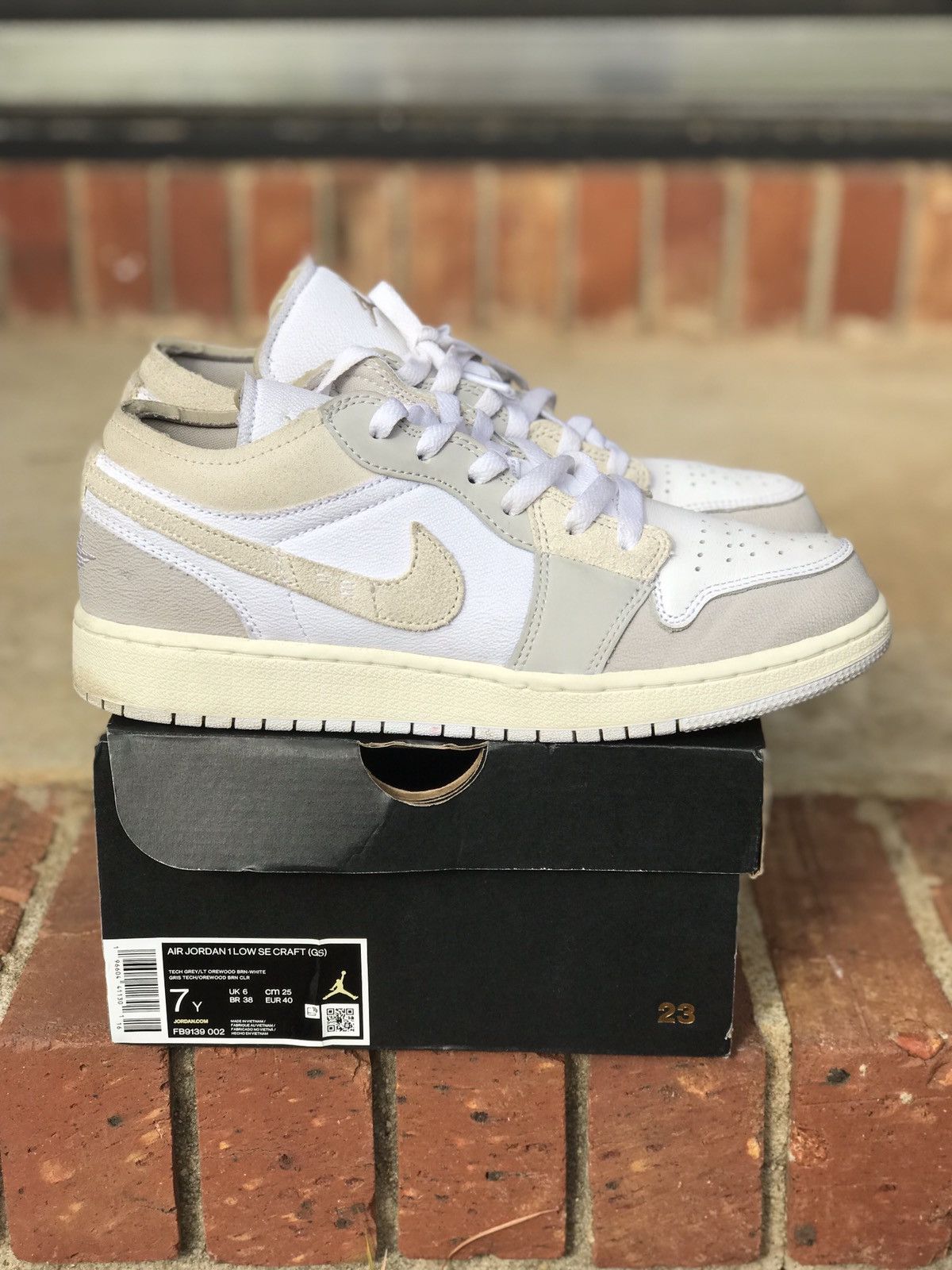 Jordan Brand Air Jordan 1 SE Craft Low Inside Out - Tech Grey 7Y / 8.5W Size US 7 / EU 40 - 1 Thumbnail
