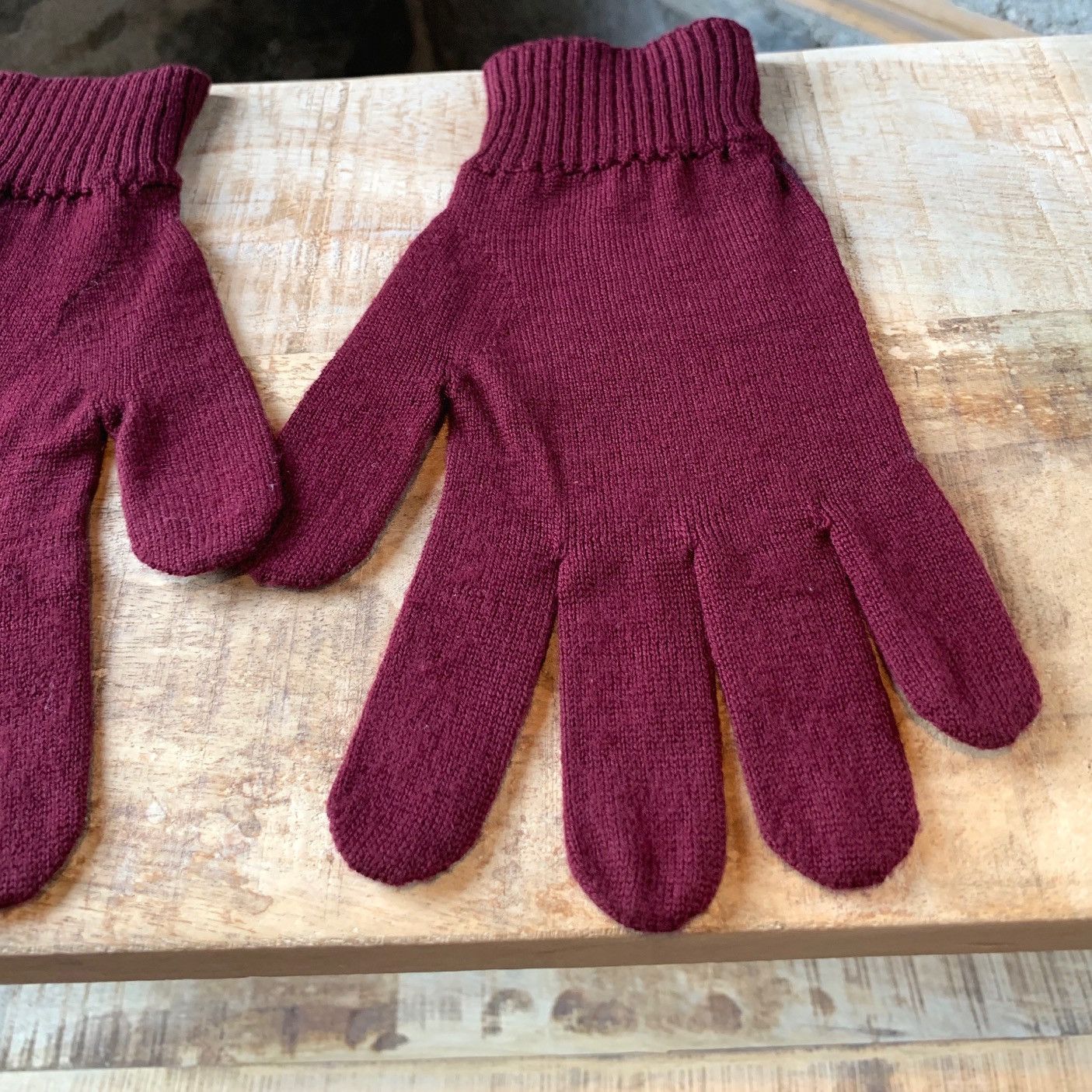 Louis Vuitton Louis Vuitton Burgundy Wool Knit Damier Gloves Size ONE SIZE - 6 Thumbnail
