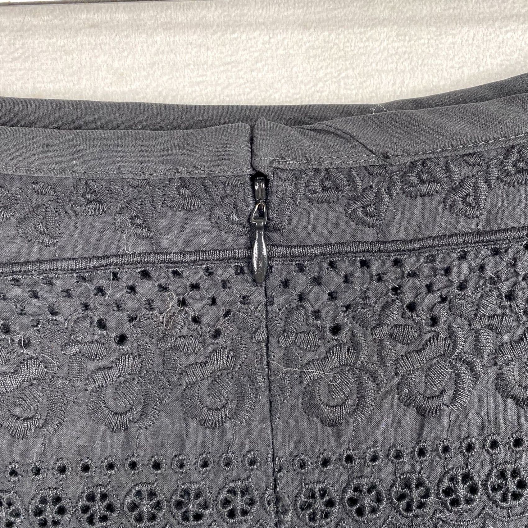 Nanette Lepore Nanette Lepore Skirt Sz 0 Black A-Line Bohemian Crochet Back Zip Lined Chambray Cotton Blend Fully Pre-Owned Size 25" / US 0 / IT 36 - 7 Thumbnail