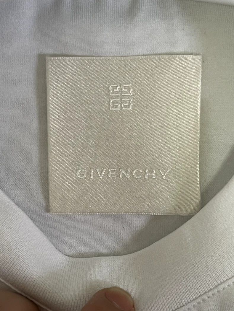 Givenchy Givenchy White short-sleeve T-shirt, size M, made in Portu Size US M / EU 48-50 / 2 - 3 Thumbnail