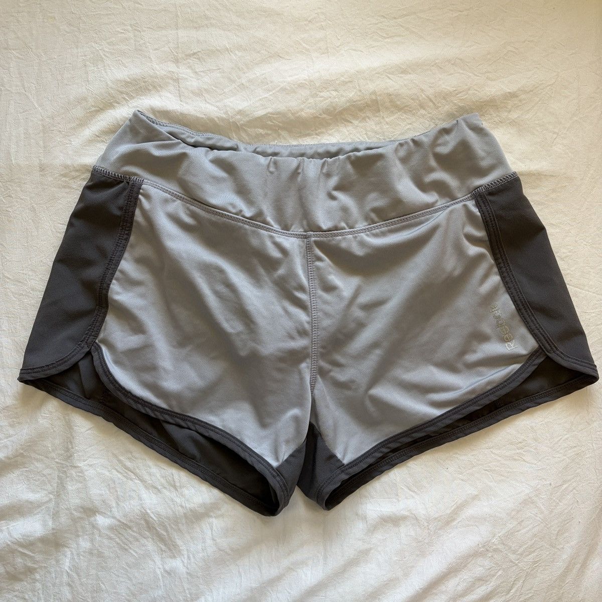 Reebok Reebok gray athletic running mini shorts Size 26" / US 2 / IT 38 - 1 Thumbnail