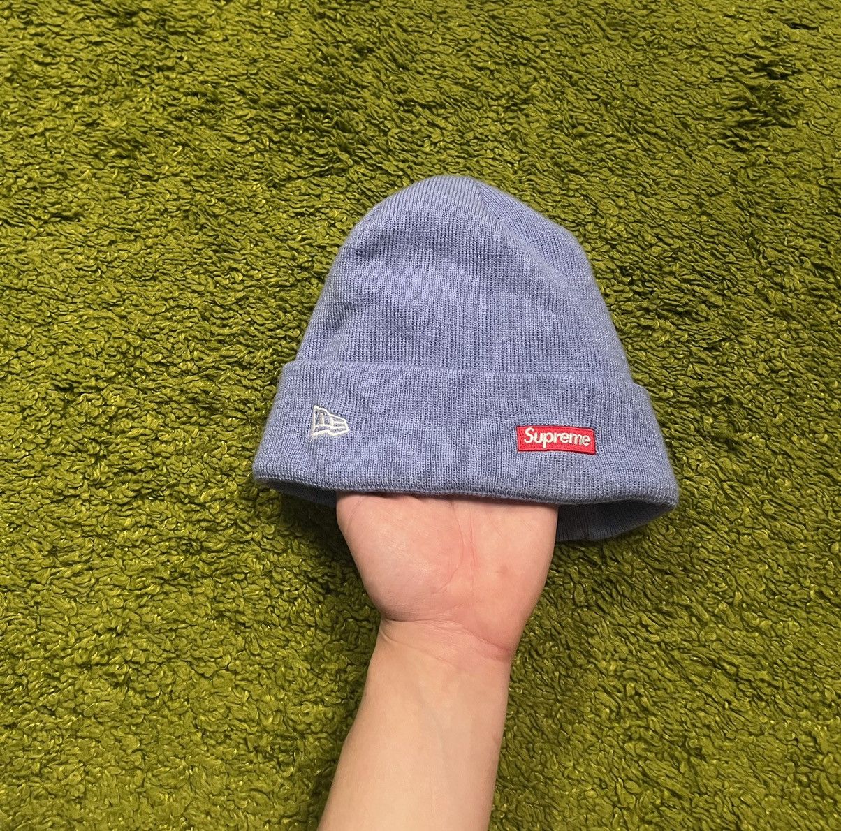 New Era × Supreme Supreme x New Era knit logo beanie hat Size 32 - 1 Thumbnail
