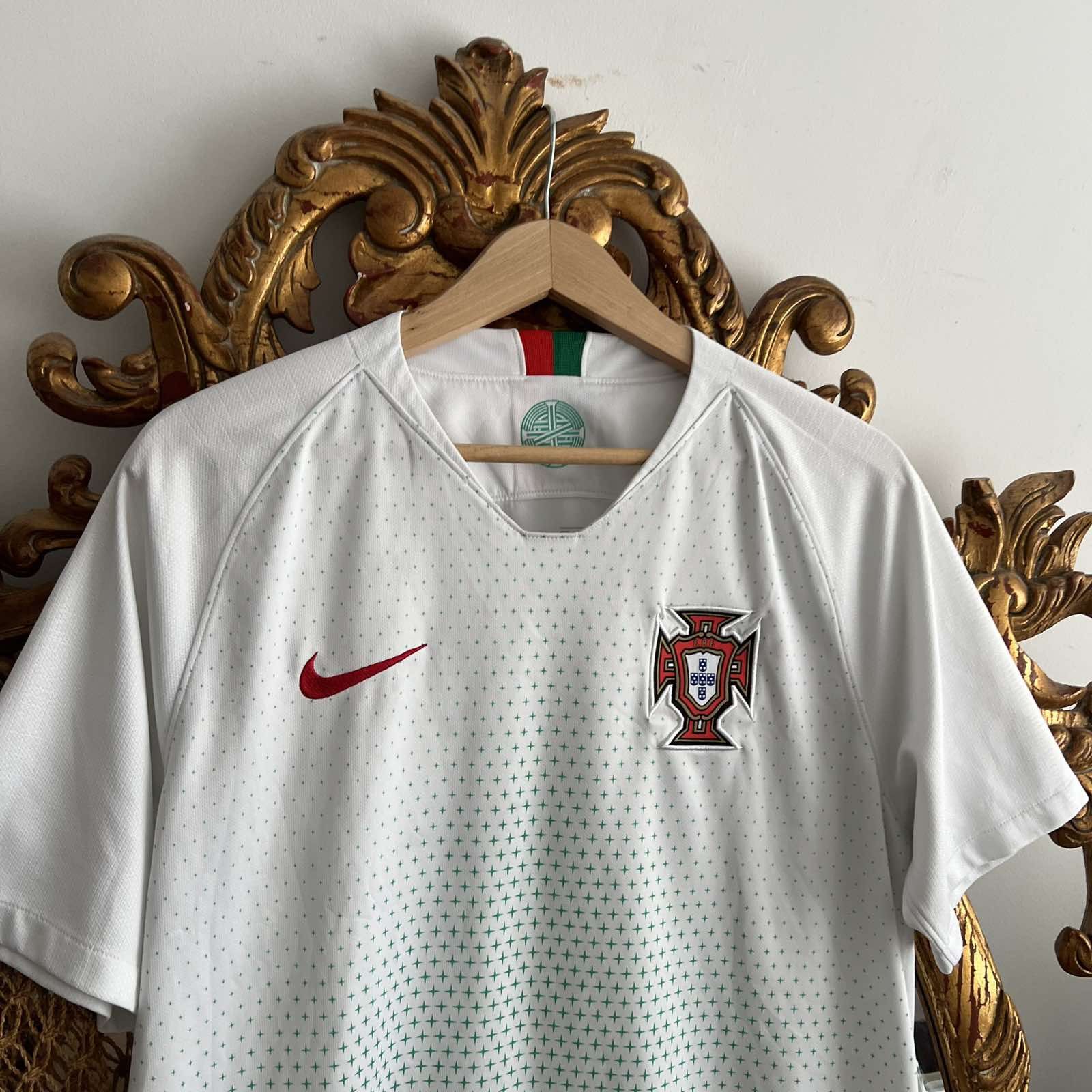 Other Vintage Nike Embroidered Swoosh Portugal Soccer Jersey Size US L / EU 52-54 / 3 - 3 Thumbnail