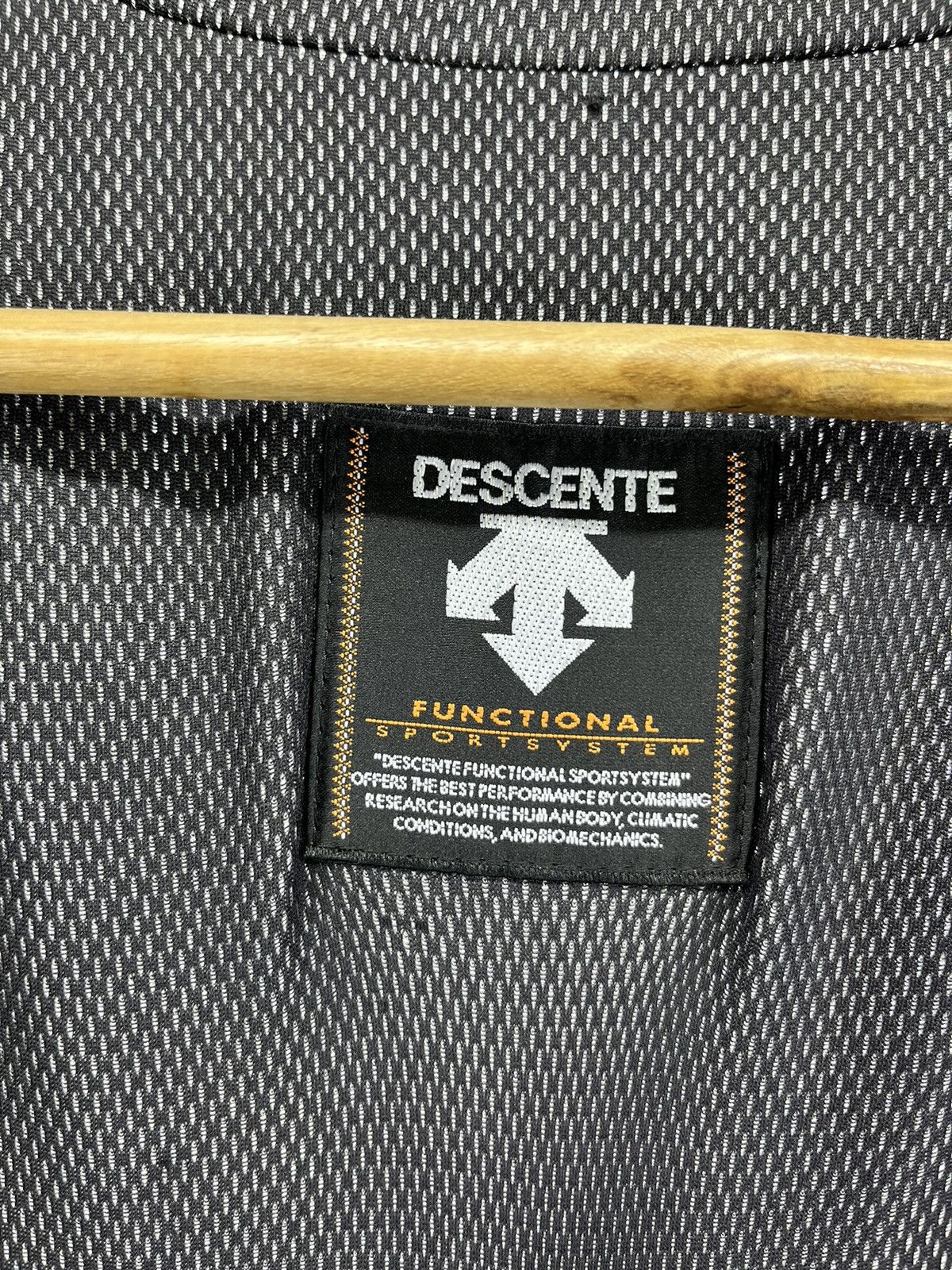 Descente Vintage Descente Rare Varsity Style Jacket Size US L / EU 52-54 / 3 - 7 Thumbnail