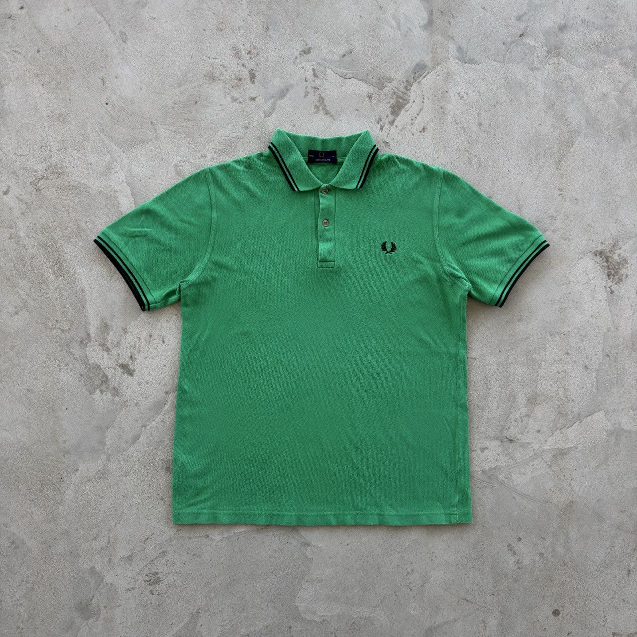 Fred Perry Vintage Fred Perry Made In England Green Polo Shirt Size 40 Size US M / EU 48-50 / 2 - 1 Thumbnail
