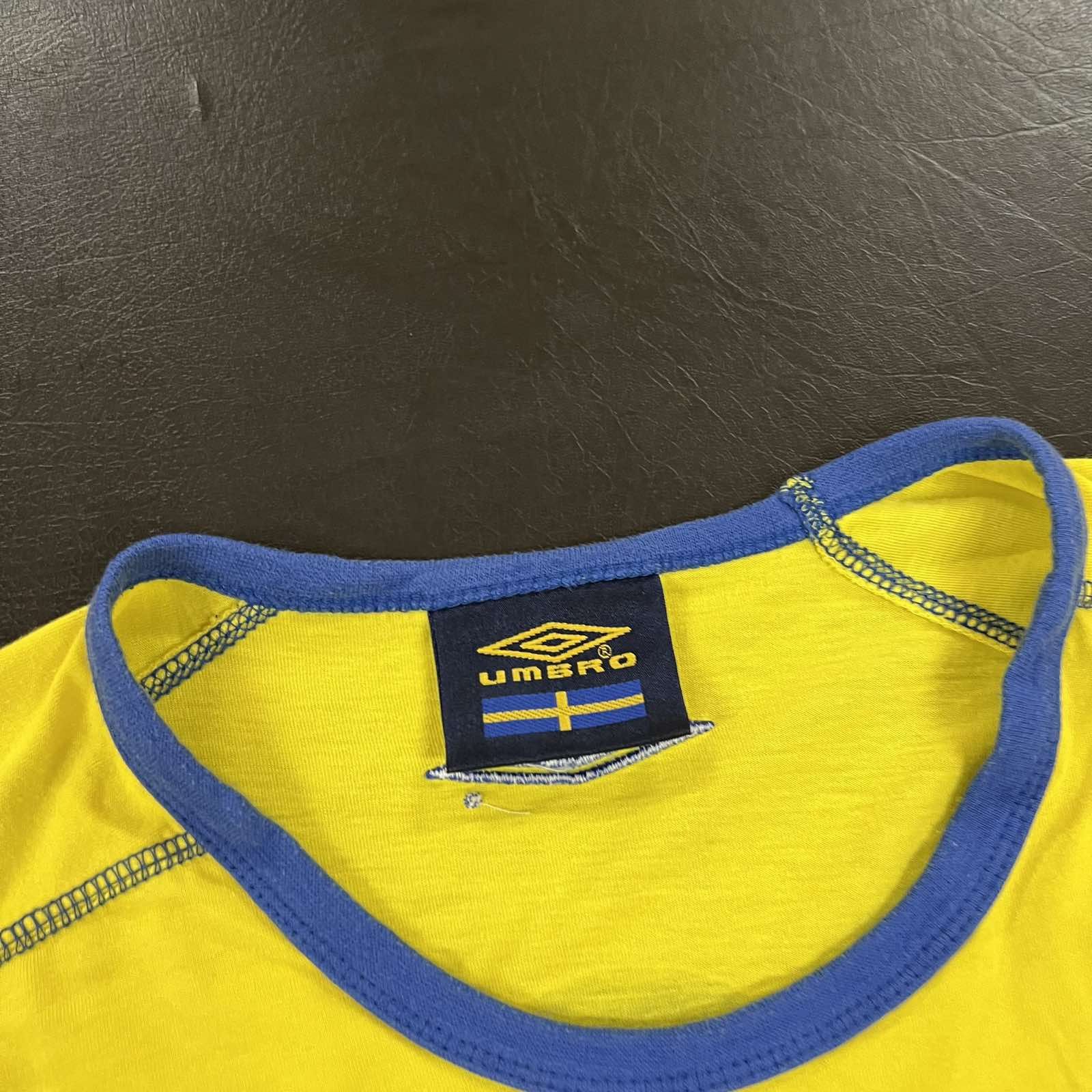 Umbro × Vintage 00s Vintage Umbro Sweden Embroidered Logo T-Shirt Sz XL Size US XL / EU 56 / 4 - 5 Thumbnail