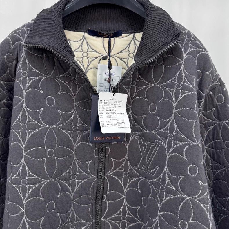 Louis Vuitton Louis Vuitton Gray three-flower embossed cotton jacket Size US L / EU 52-54 / 3 - 3 Thumbnail