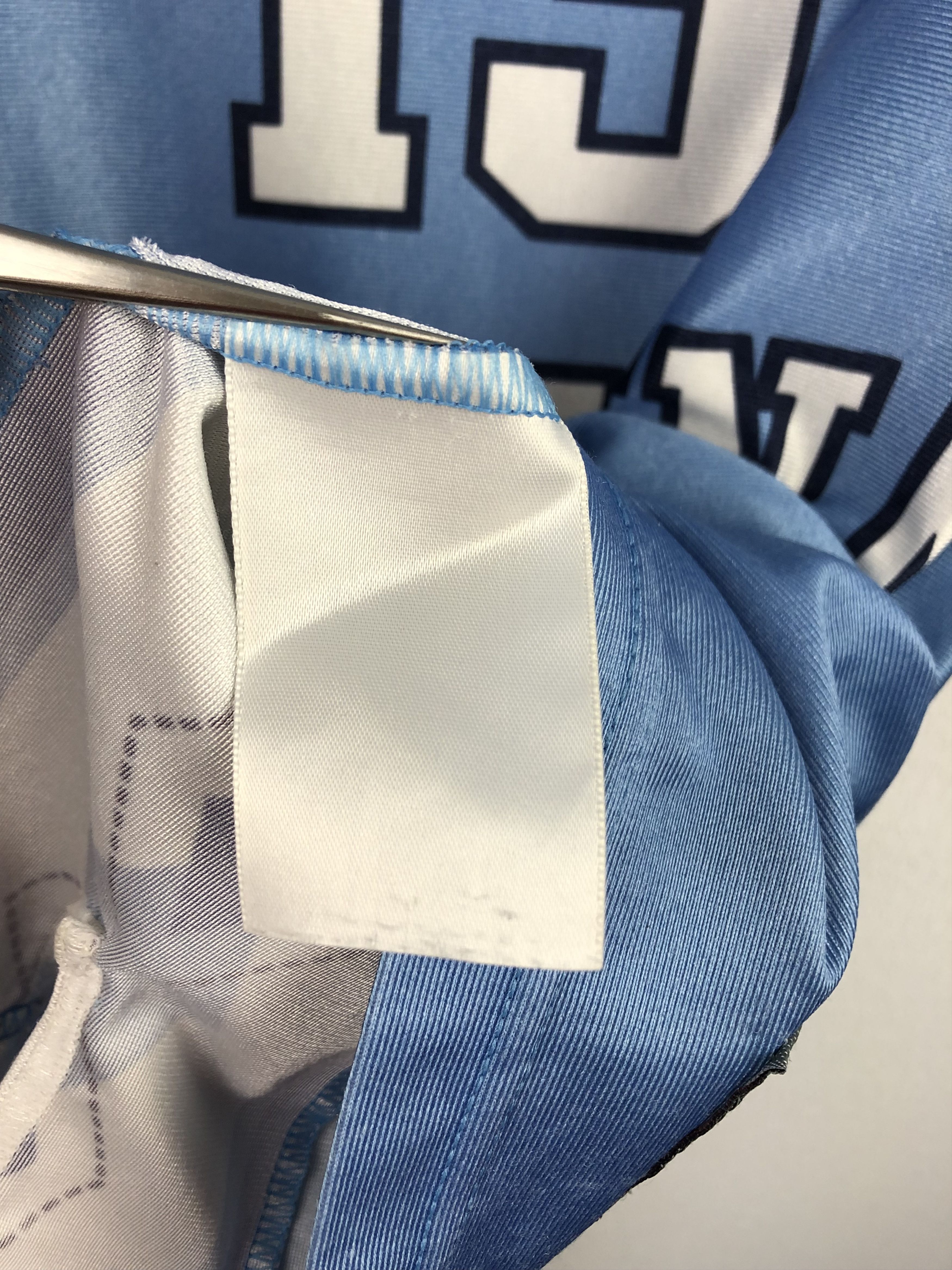 NBA Vintage 90's Nike North Carolina #15 Basketball Jersey NCAA Size US M / EU 48-50 / 2 - 10 Thumbnail